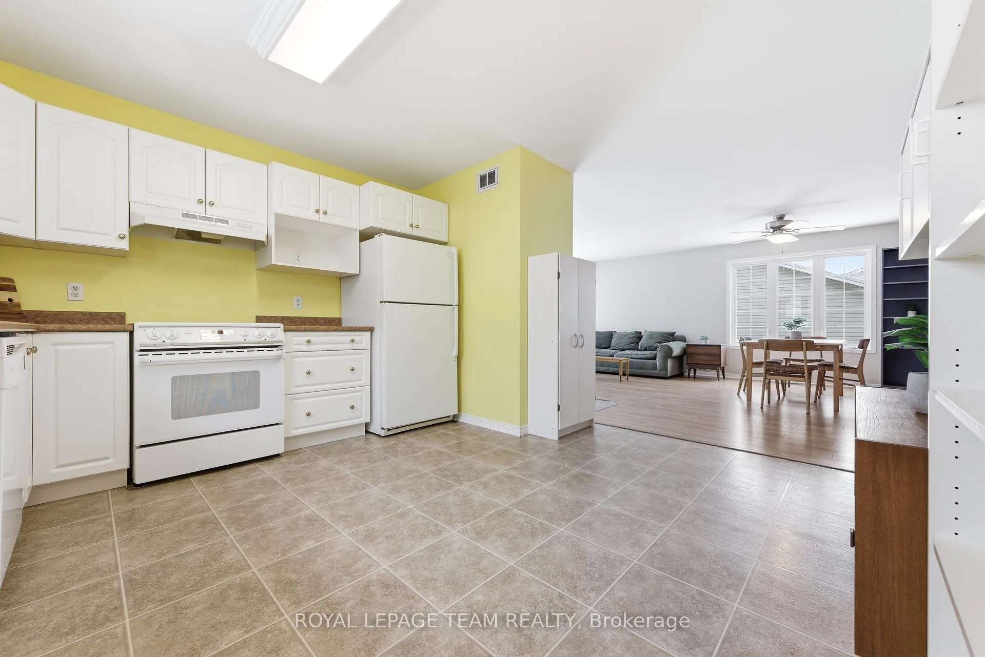 Photo 15 of 451 Mayhew Street, Renfrew — HOMEH
