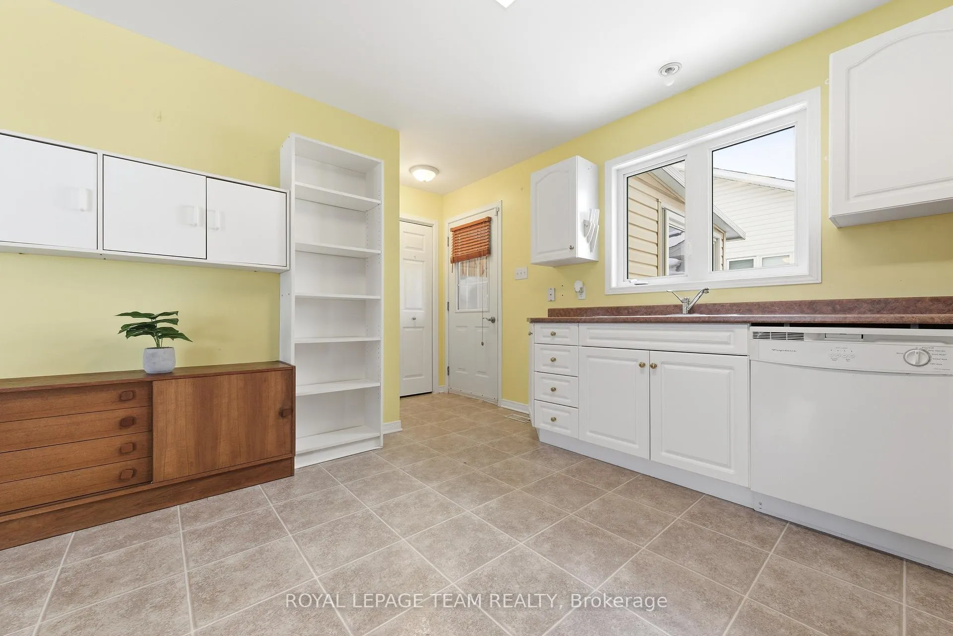 Photo 17 of 451 Mayhew Street, Renfrew — HOMEH