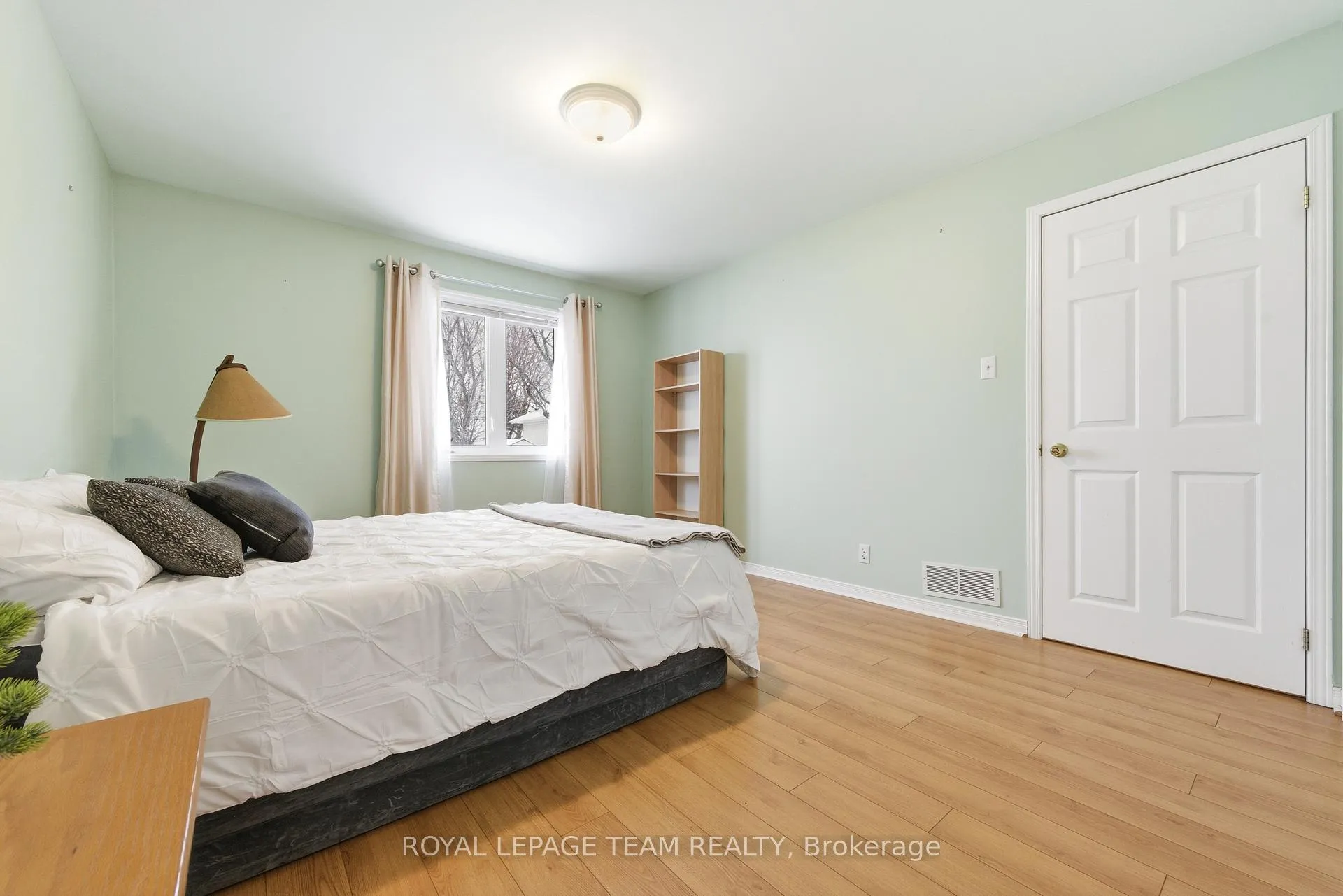 Photo 20 of 451 Mayhew Street, Renfrew — HOMEH