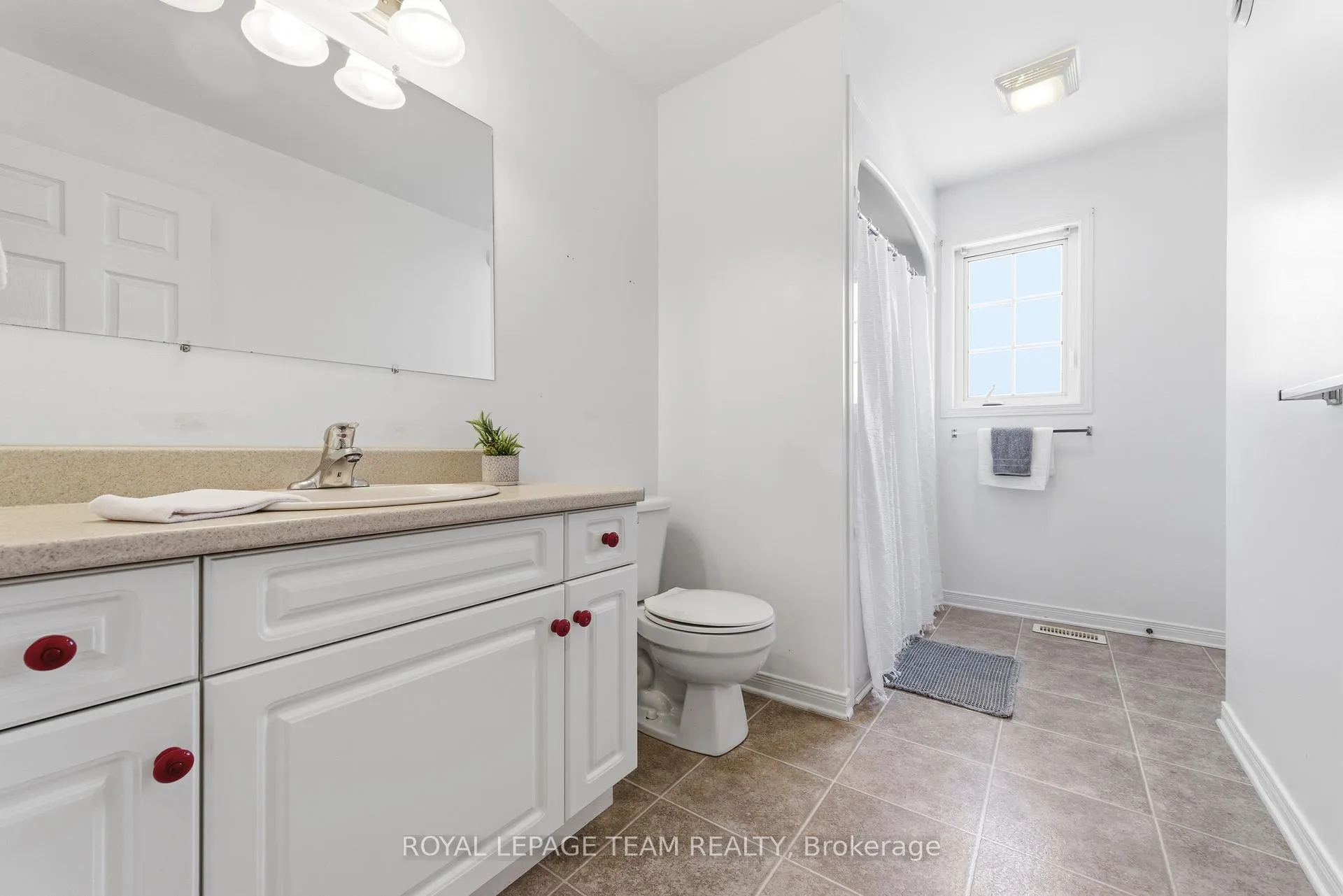 Photo 21 of 451 Mayhew Street, Renfrew — HOMEH
