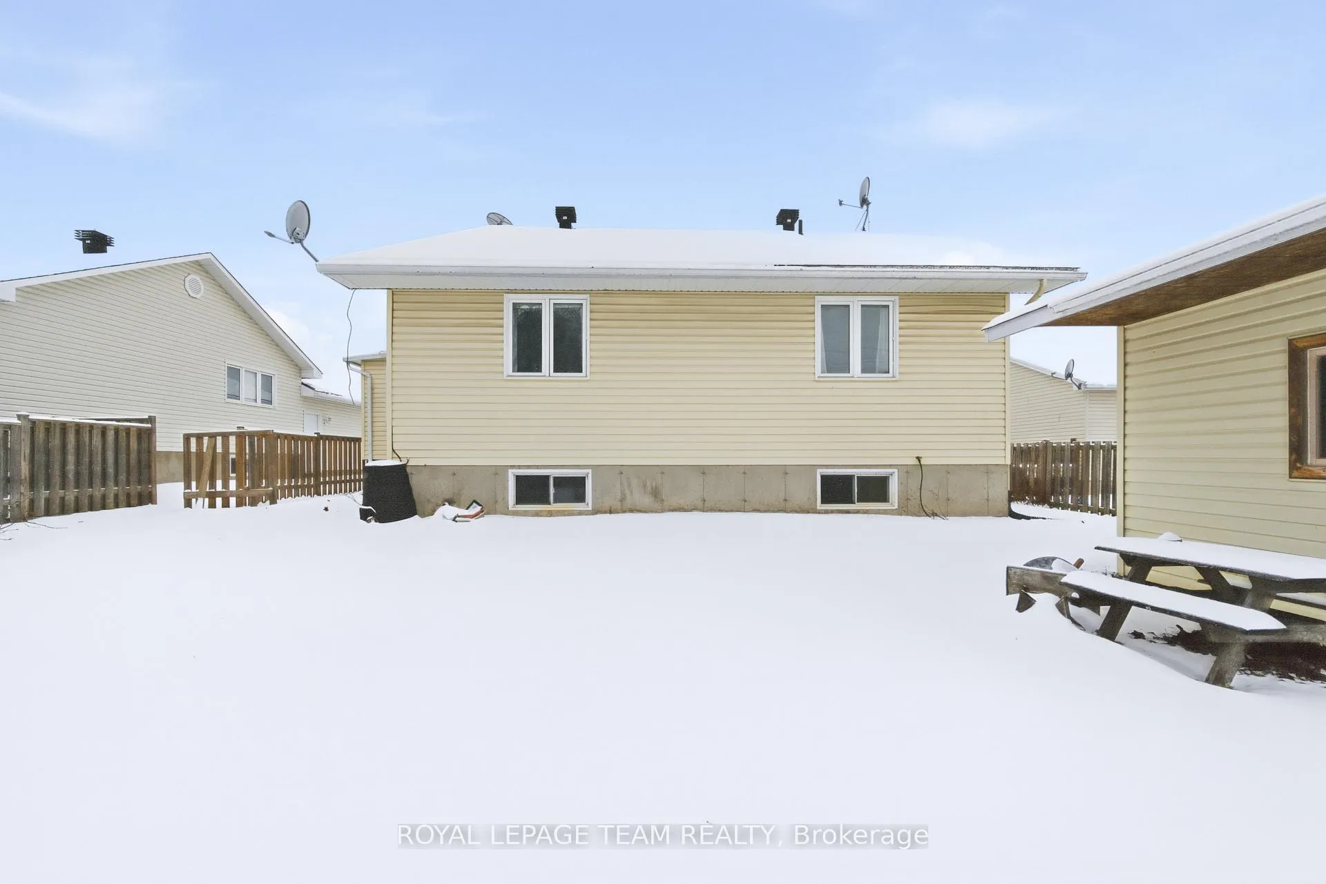 Photo 44 of 451 Mayhew Street, Renfrew — HOMEH