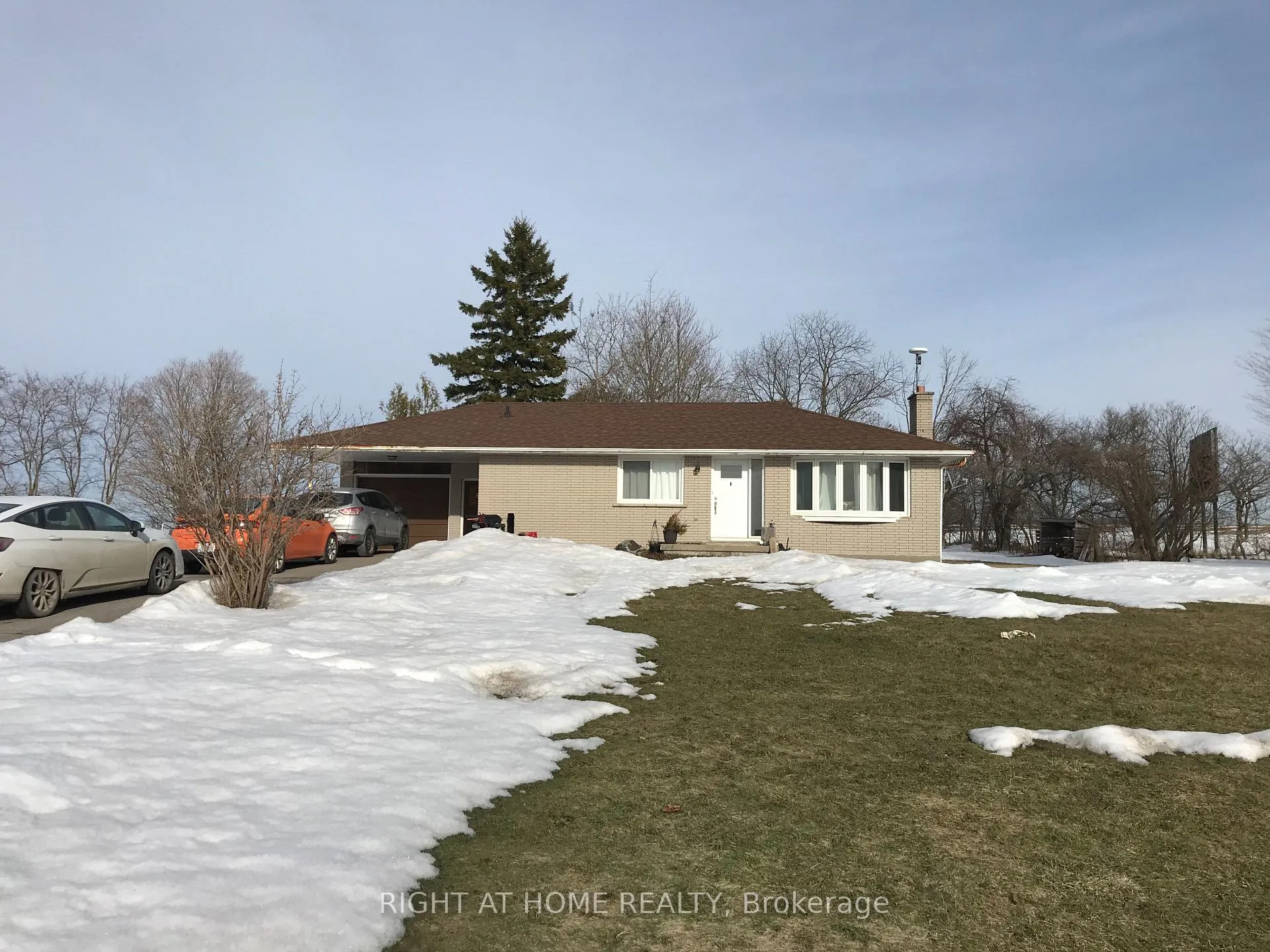 Photo 2 of 7523 Yonge Street, Innisfil, Rural Innisfil — HOMEH