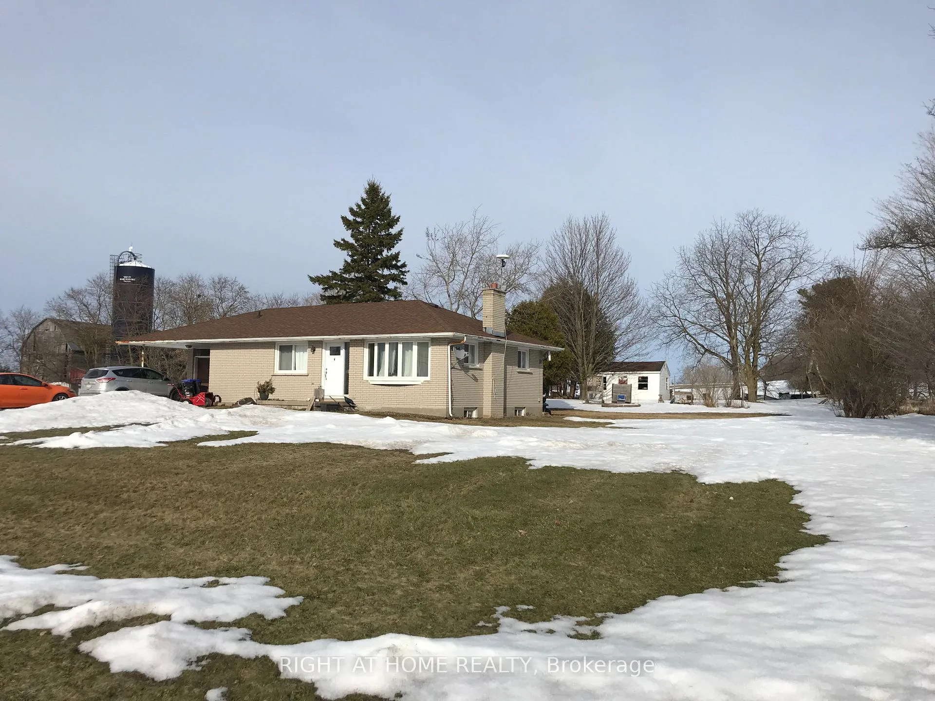 Photo 3 of 7523 Yonge Street, Innisfil, Rural Innisfil — HOMEH