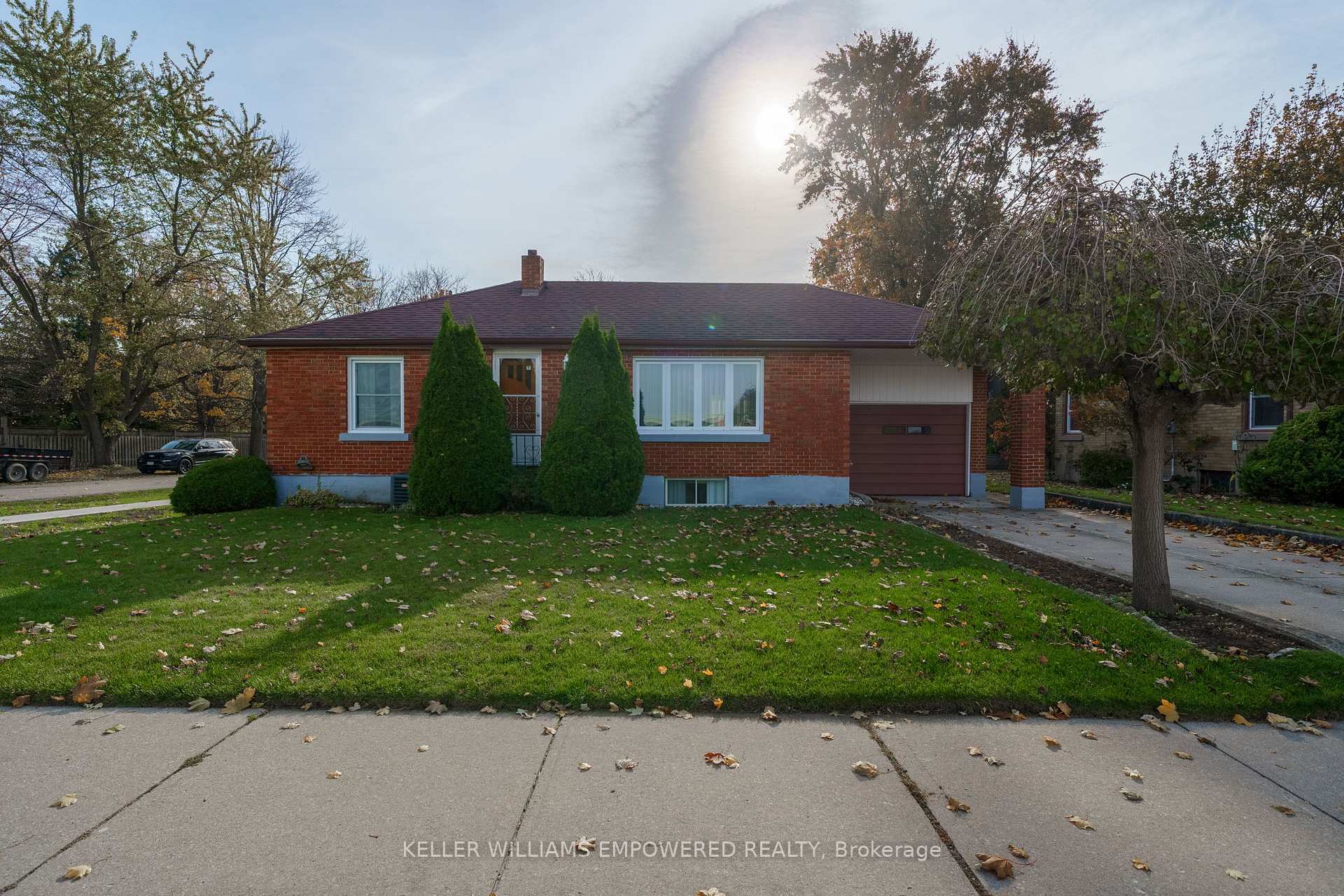 Front of 711 Bowan Street