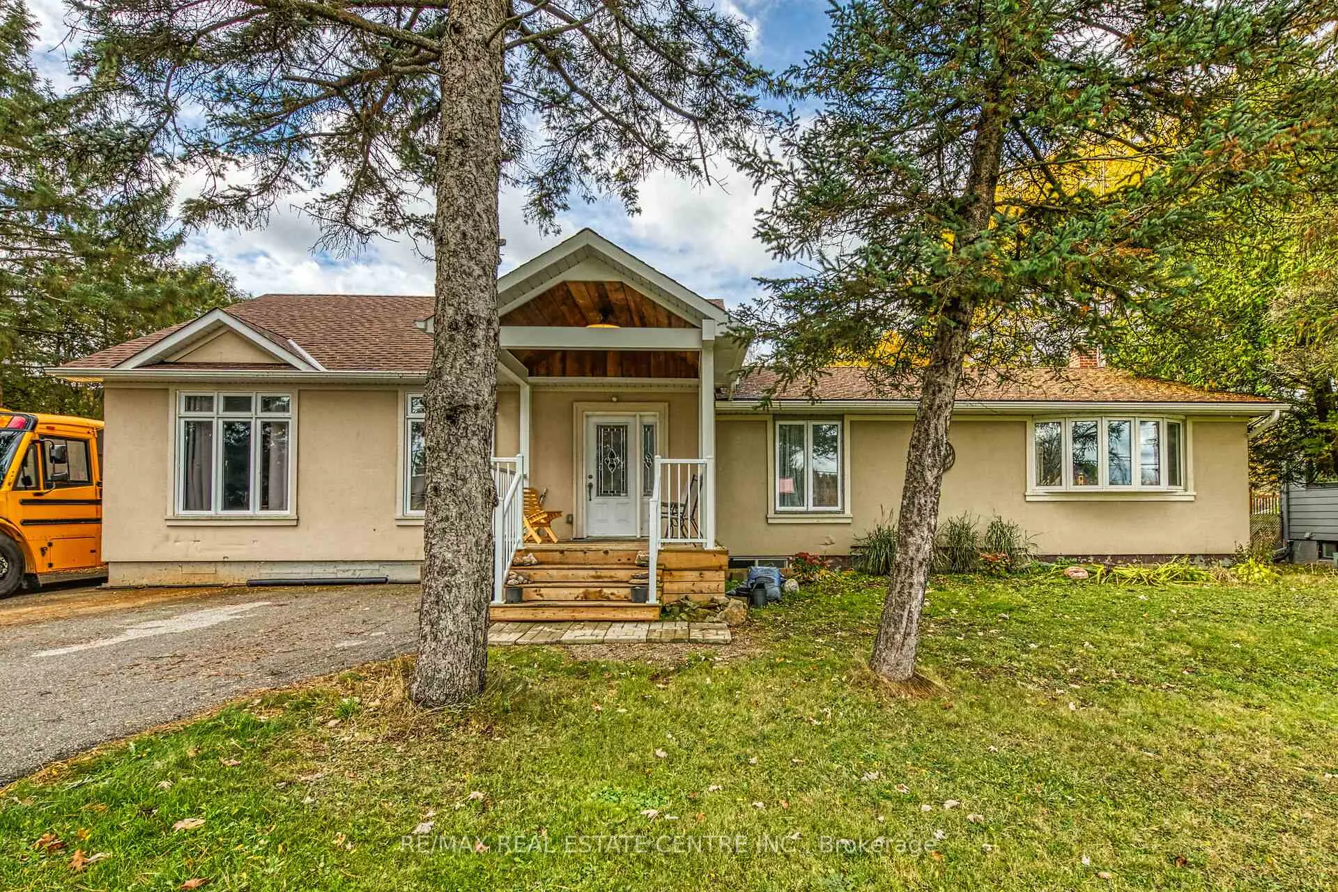 Photo 1 of 1413 Edgewood Road S, Hamilton, Rural Flamborough — HOMEH