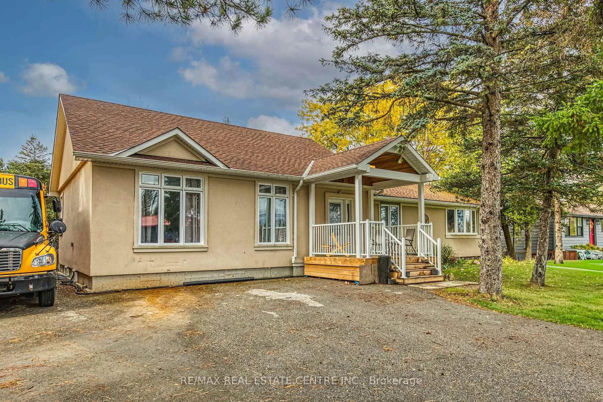 Photo 2 of 1413 Edgewood Road S, Hamilton, Rural Flamborough — HOMEH