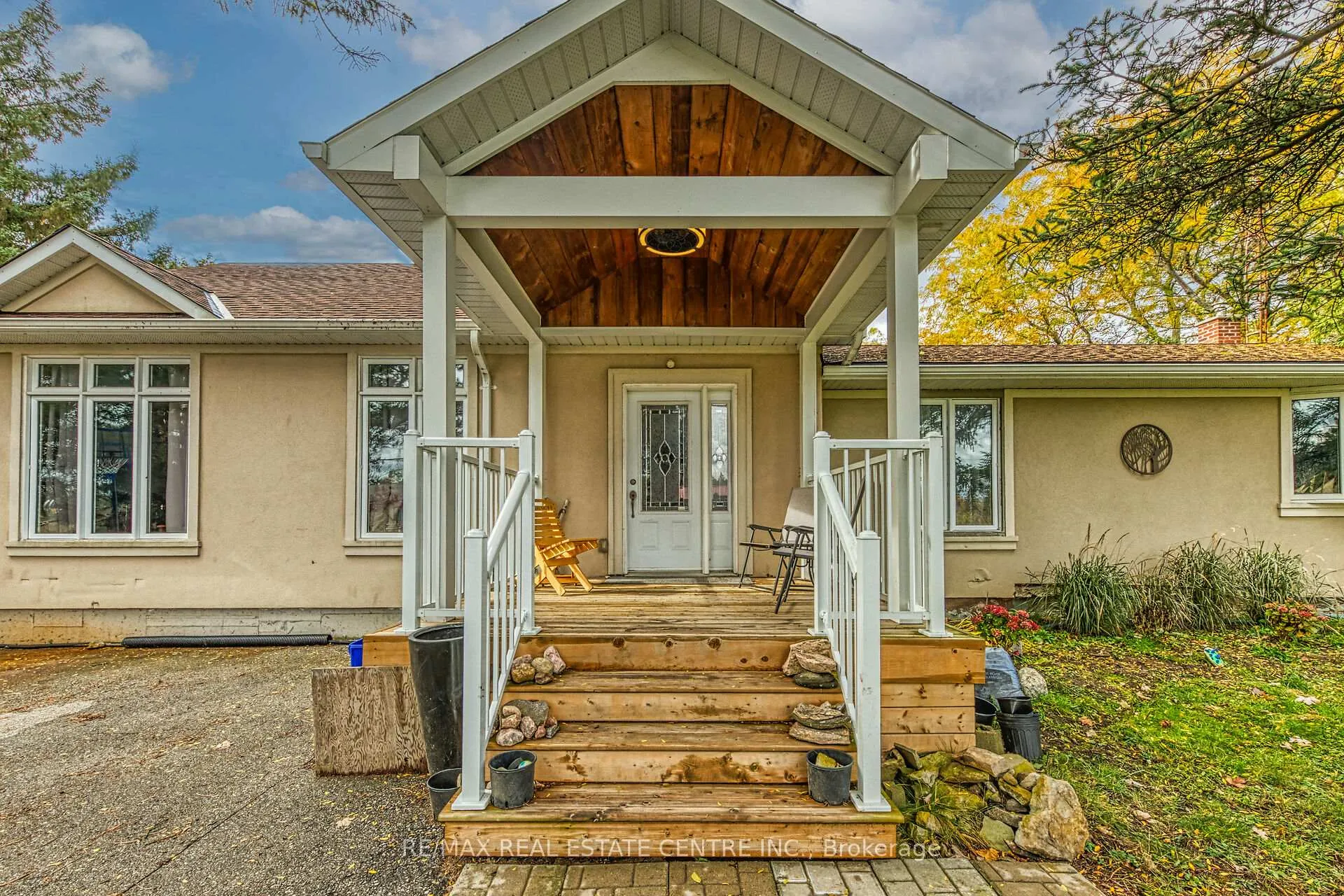 Photo 3 of 1413 Edgewood Road S, Hamilton, Rural Flamborough — HOMEH