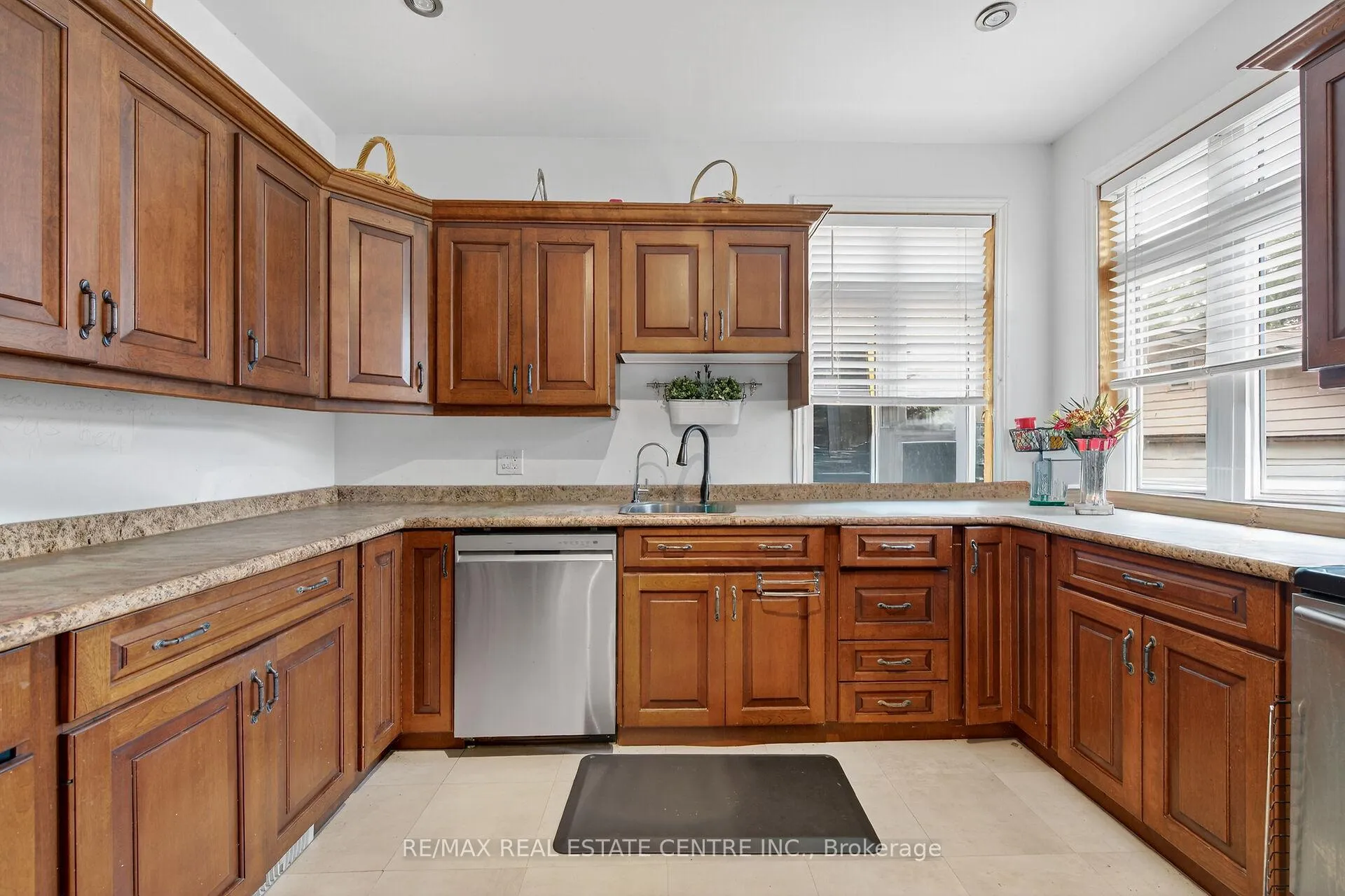 Photo 9 of 1413 Edgewood Road S, Hamilton, Rural Flamborough — HOMEH