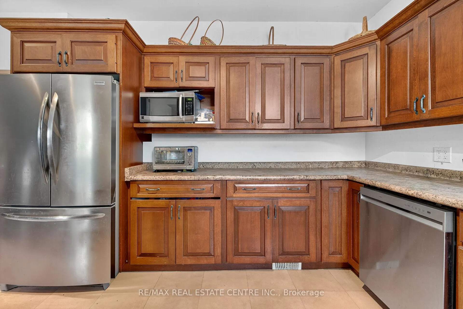 Photo 10 of 1413 Edgewood Road S, Hamilton, Rural Flamborough — HOMEH