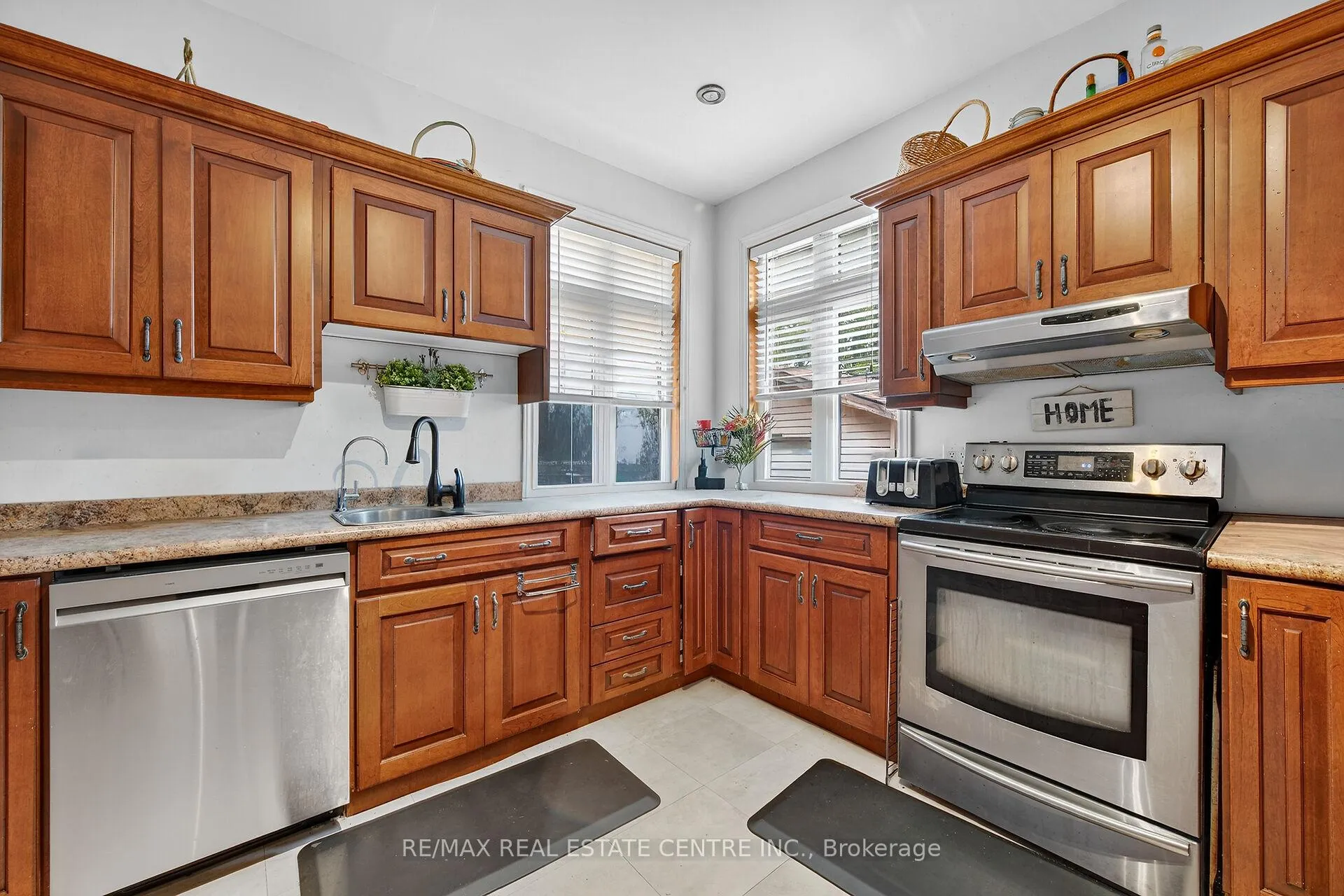 Photo 12 of 1413 Edgewood Road S, Hamilton, Rural Flamborough — HOMEH