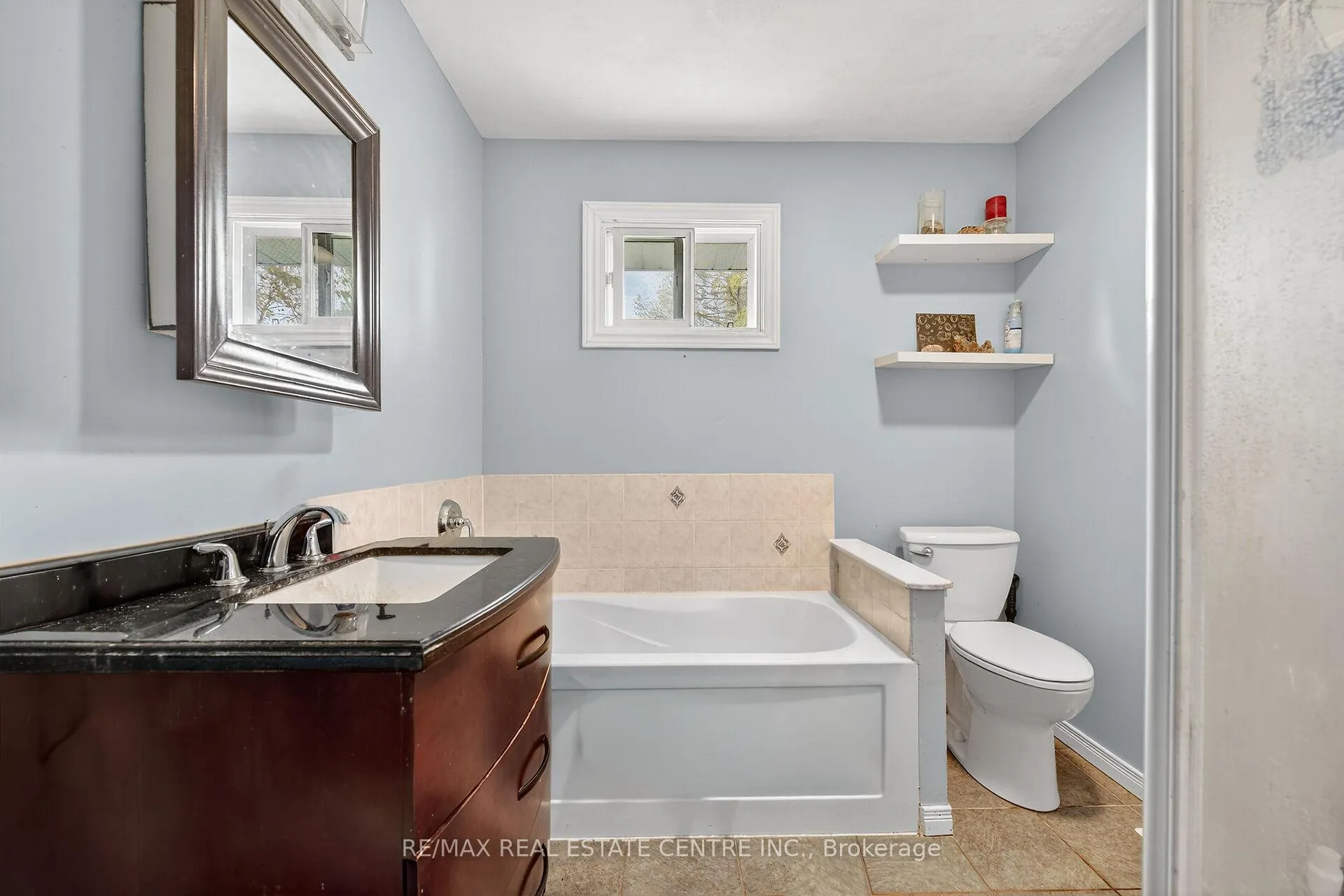 Photo 22 of 1413 Edgewood Road S, Hamilton, Rural Flamborough — HOMEH