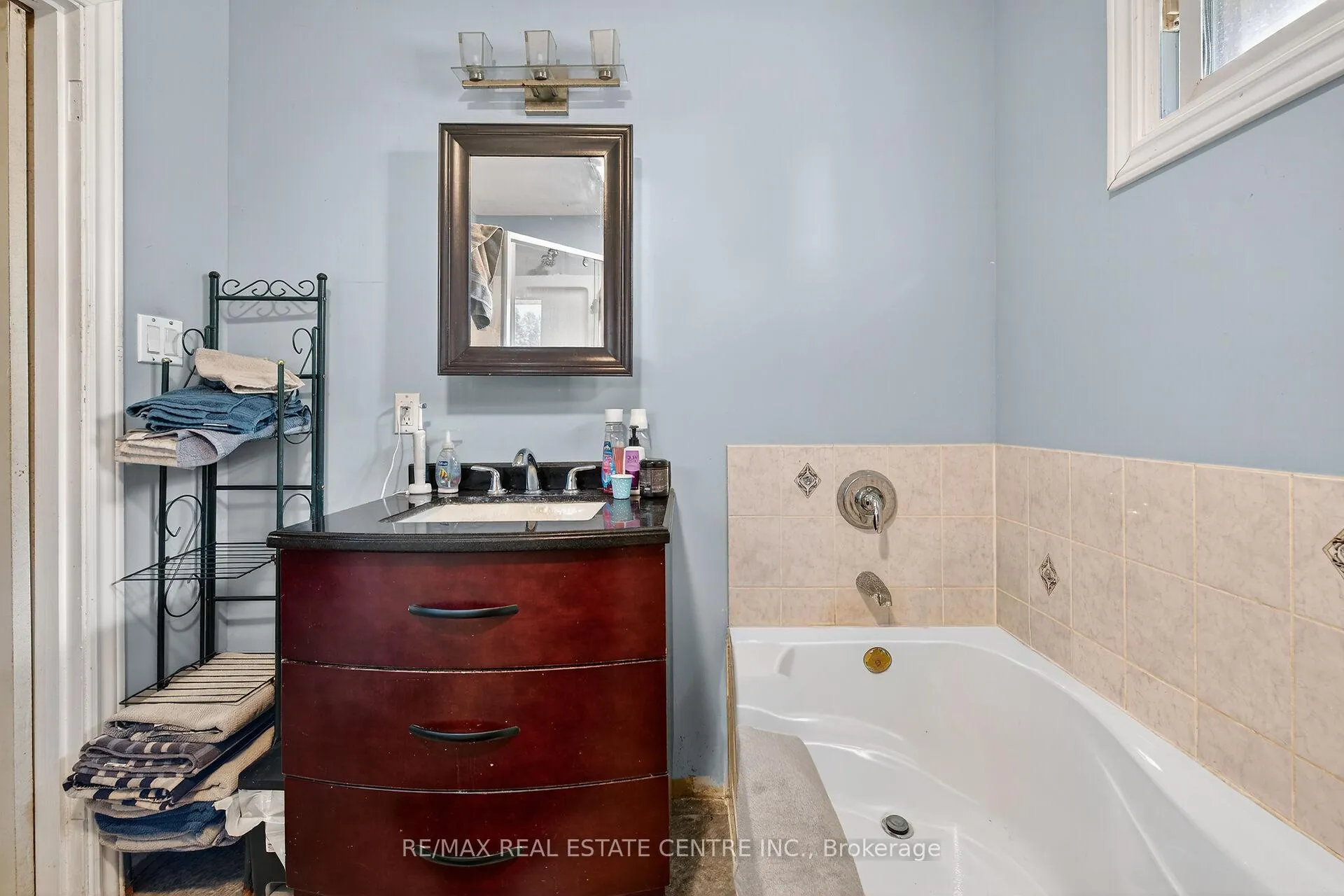 Photo 23 of 1413 Edgewood Road S, Hamilton, Rural Flamborough — HOMEH