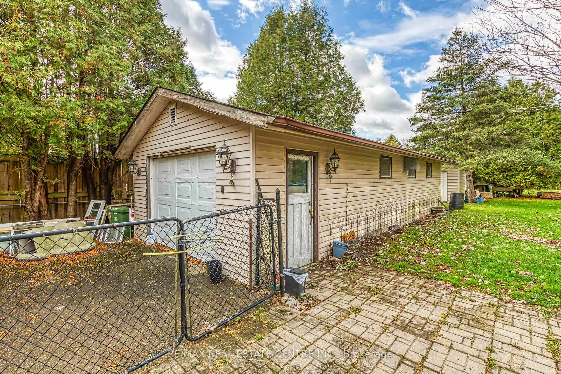 Photo 32 of 1413 Edgewood Road S, Hamilton, Rural Flamborough — HOMEH
