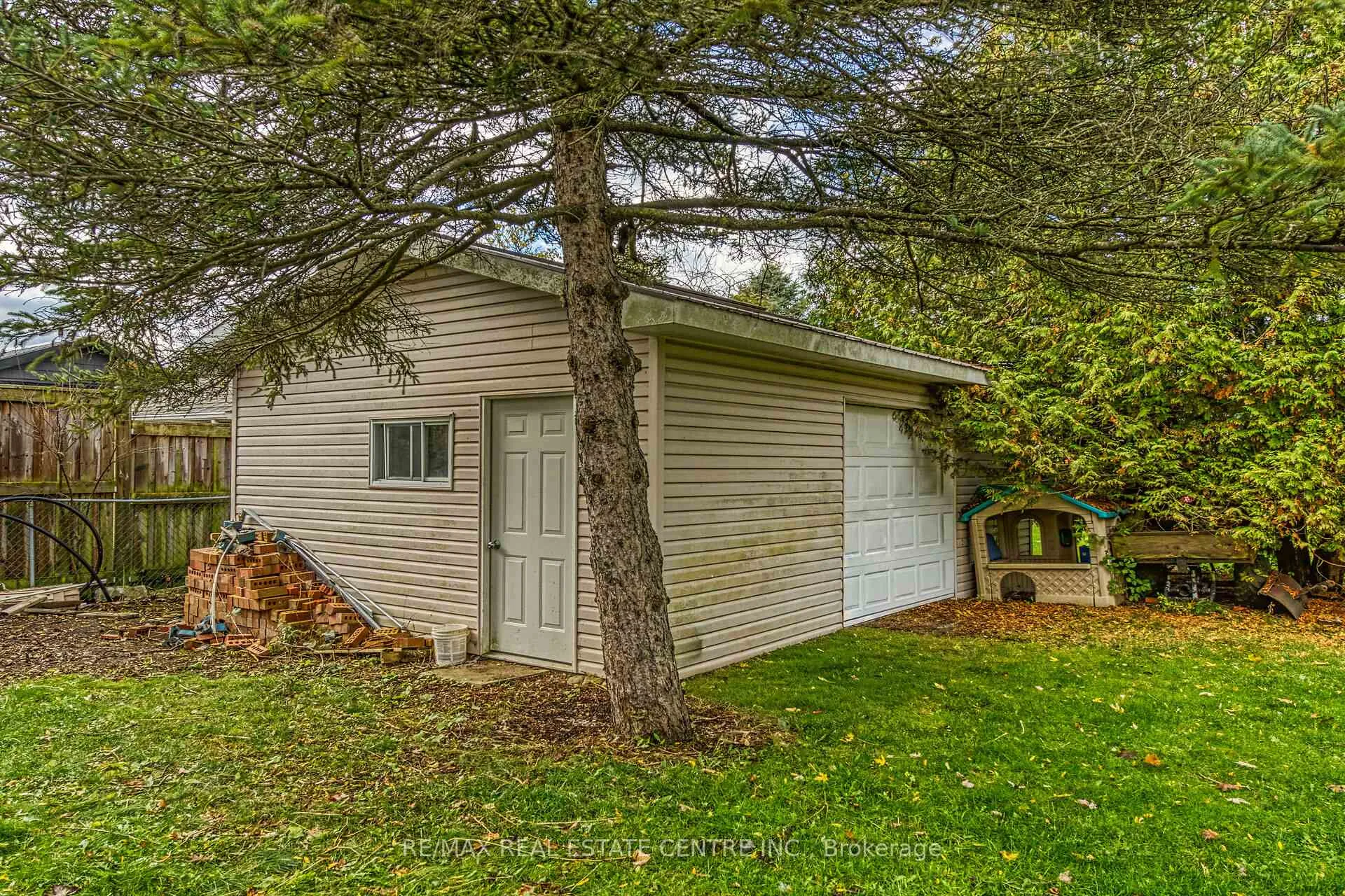 Photo 33 of 1413 Edgewood Road S, Hamilton, Rural Flamborough — HOMEH