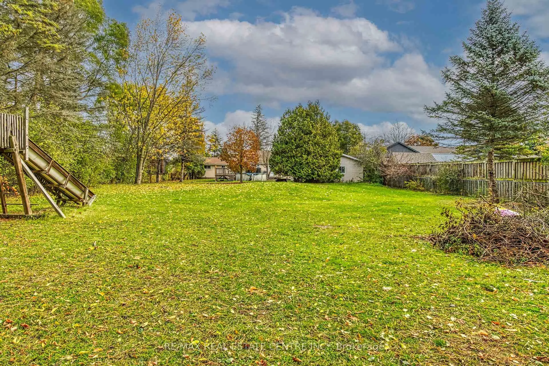 Photo 43 of 1413 Edgewood Road S, Hamilton, Rural Flamborough — HOMEH