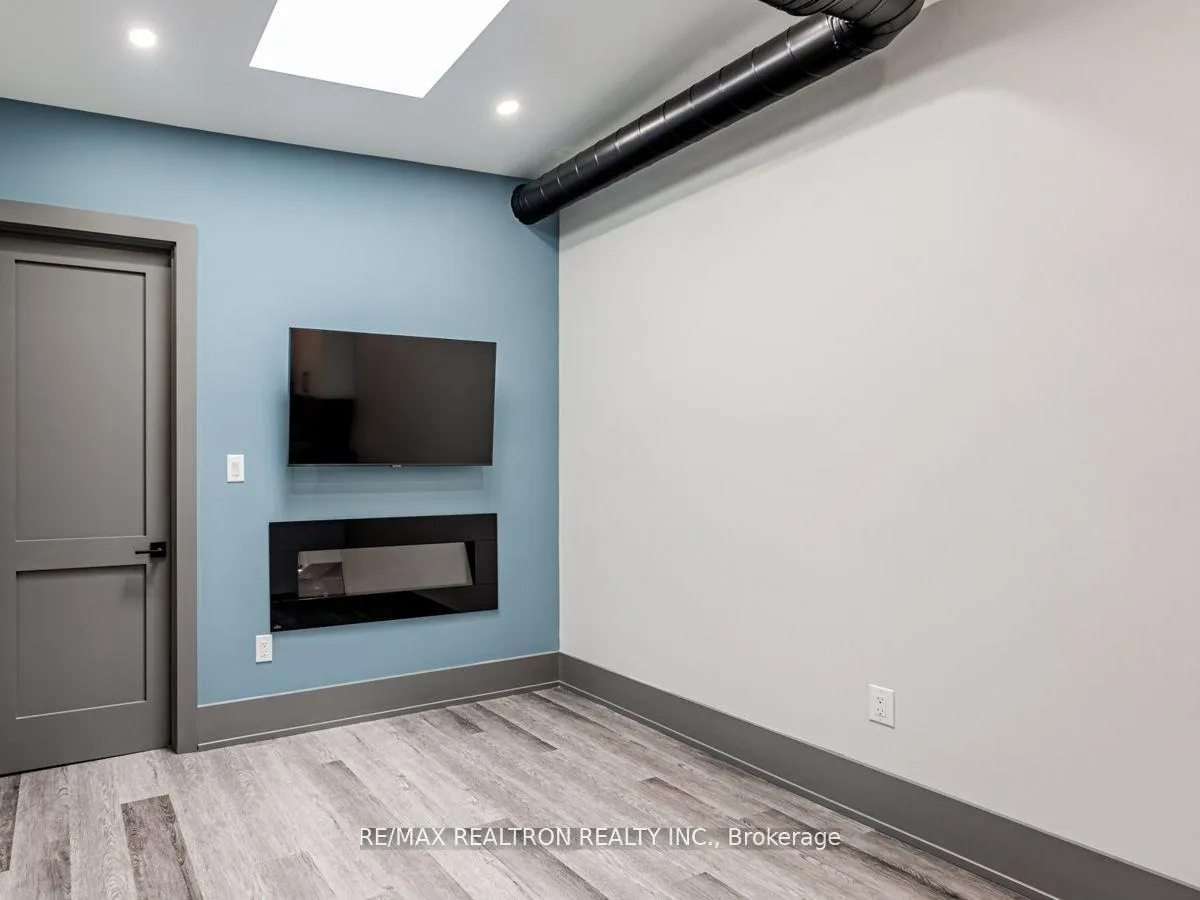 Photo 2 of Unit 3, 205 Main Street, Newmarket, Central Newmarket — HOMEH