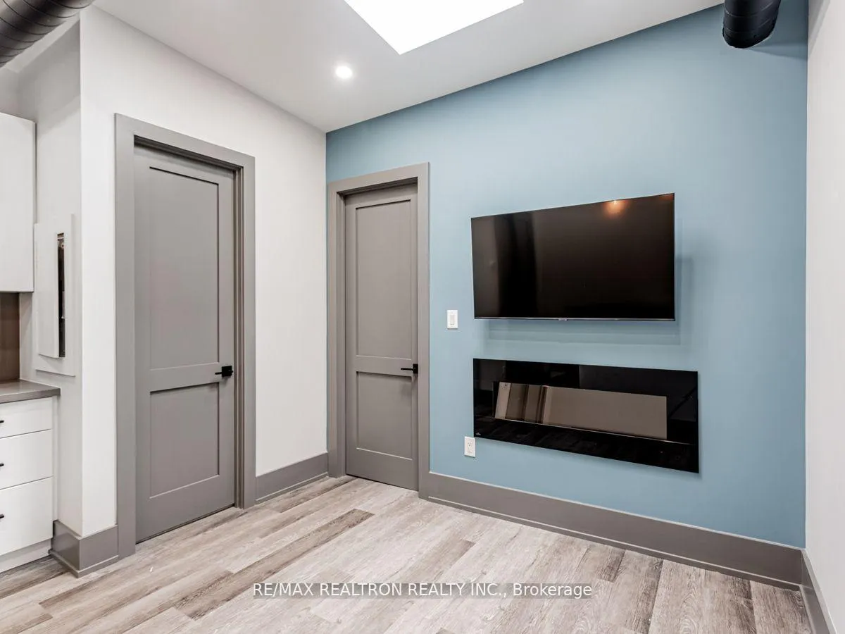 Photo 3 of Unit 3, 205 Main Street, Newmarket, Central Newmarket — HOMEH