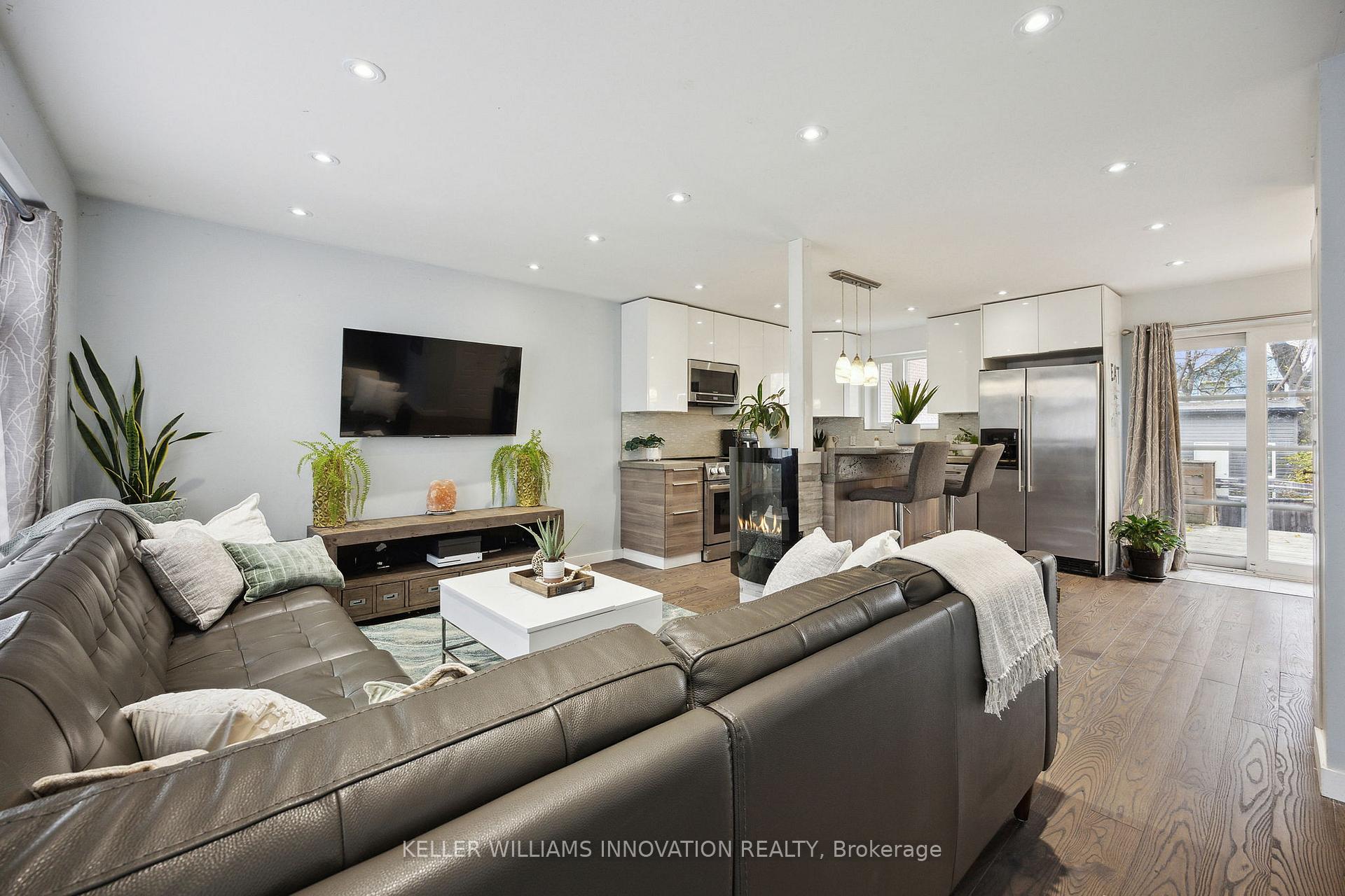 Photo 10 of 76 Phillip Avenue, Scarborough, Birchcliffe-Cliffside — HOMEH