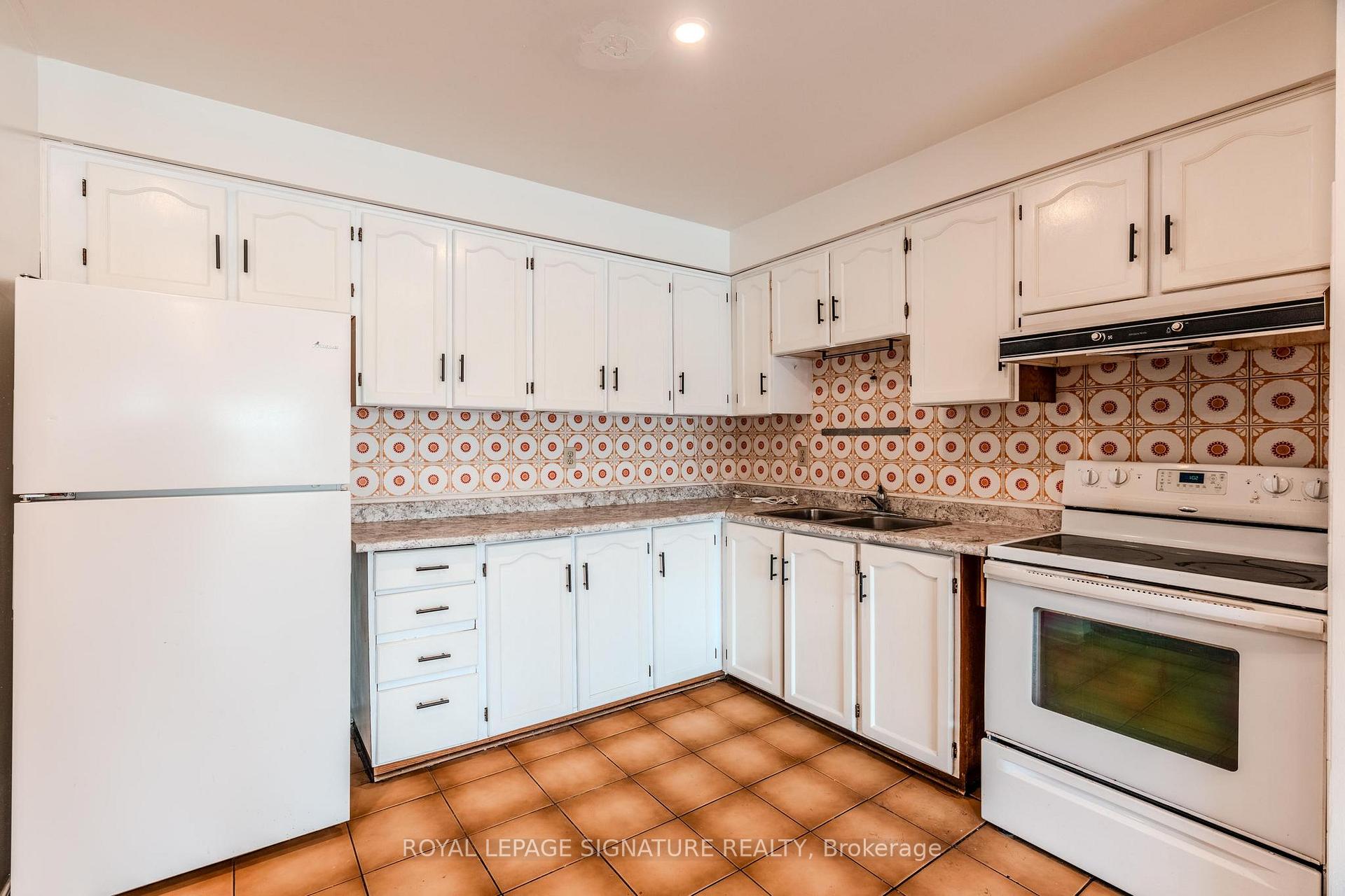 Photo 5 of Unit B, 1541 Dundas Street, Toronto, Little Portugal — HOMEH