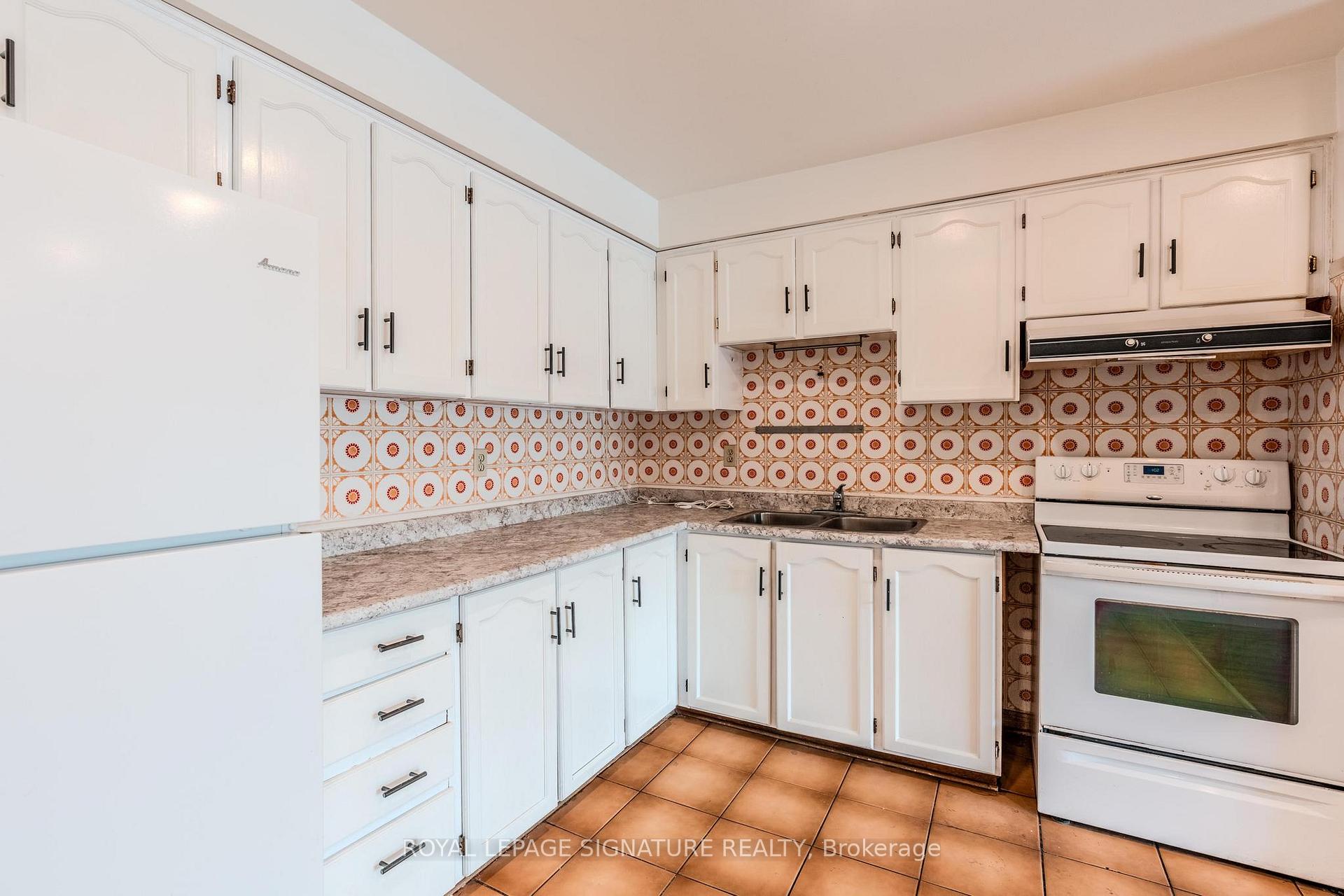Photo 6 of Unit B, 1541 Dundas Street, Toronto, Little Portugal — HOMEH
