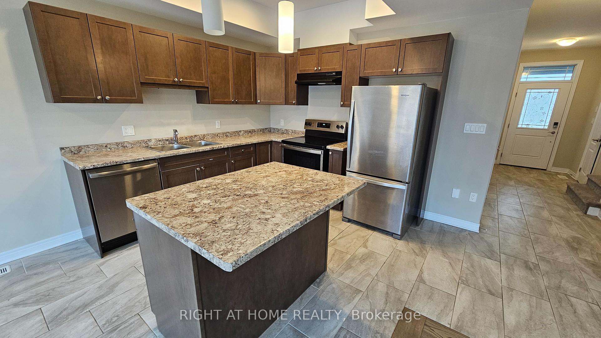 Photo 2 of 35 Bowman Crescent, Thorold, Hurricane/Merrittville — HOMEH