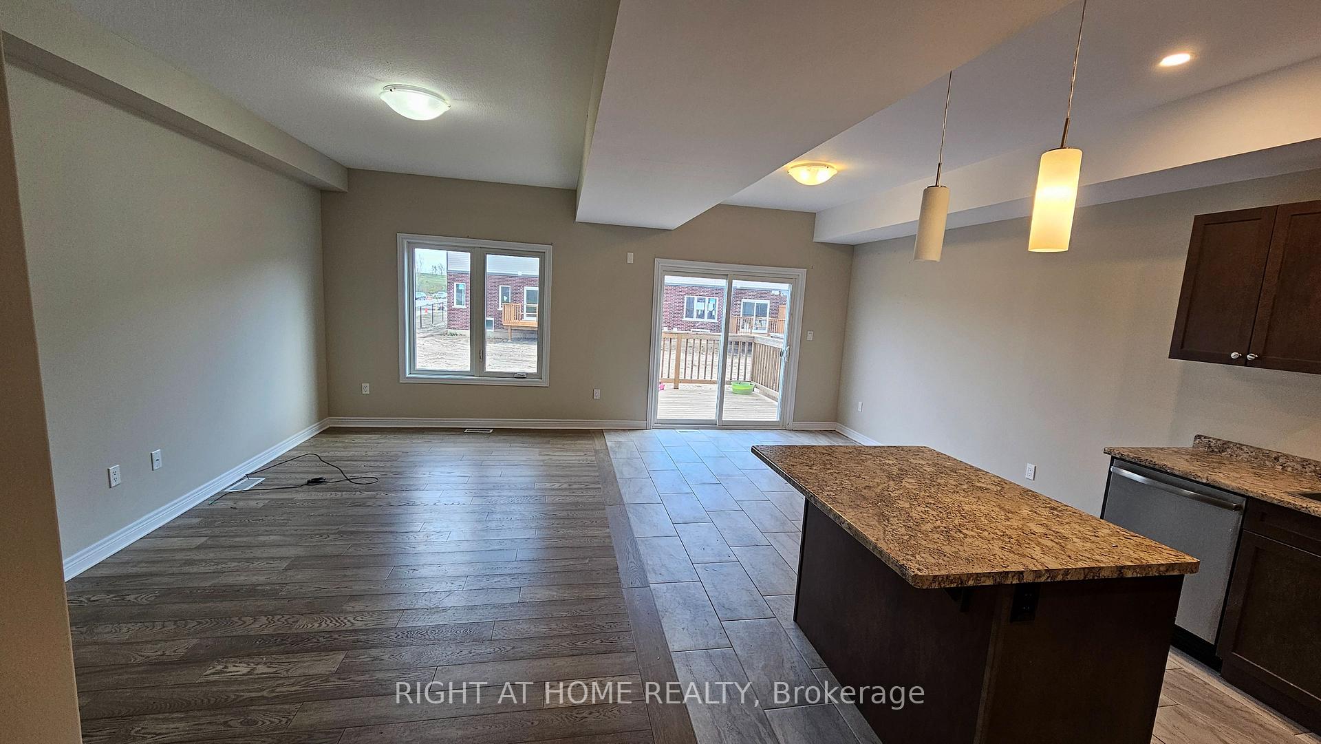 Photo 3 of 35 Bowman Crescent, Thorold, Hurricane/Merrittville — HOMEH