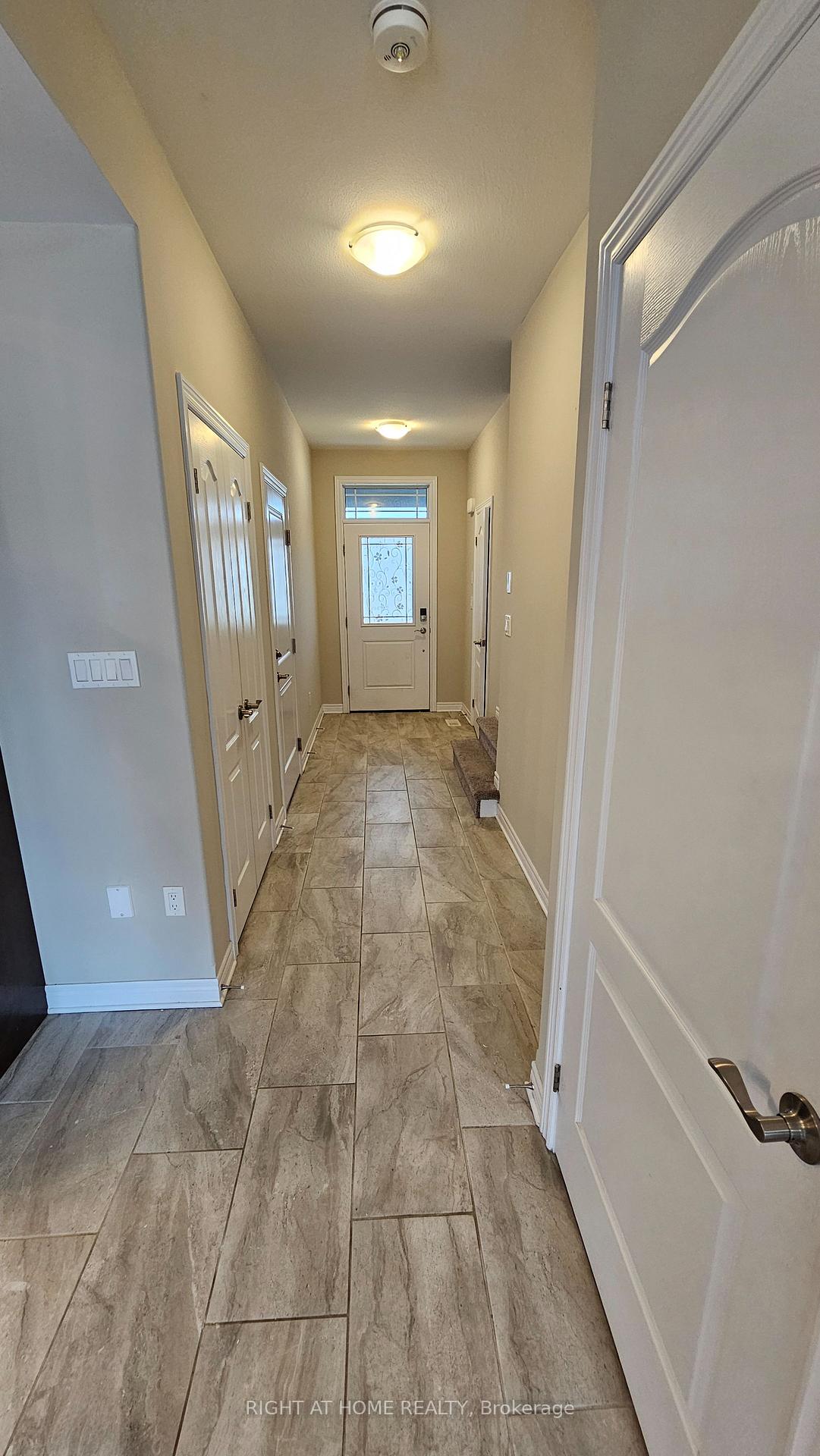 Photo 7 of 35 Bowman Crescent, Thorold, Hurricane/Merrittville — HOMEH