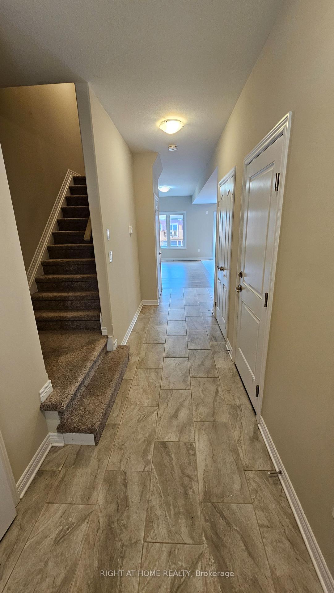 Photo 8 of 35 Bowman Crescent, Thorold, Hurricane/Merrittville — HOMEH