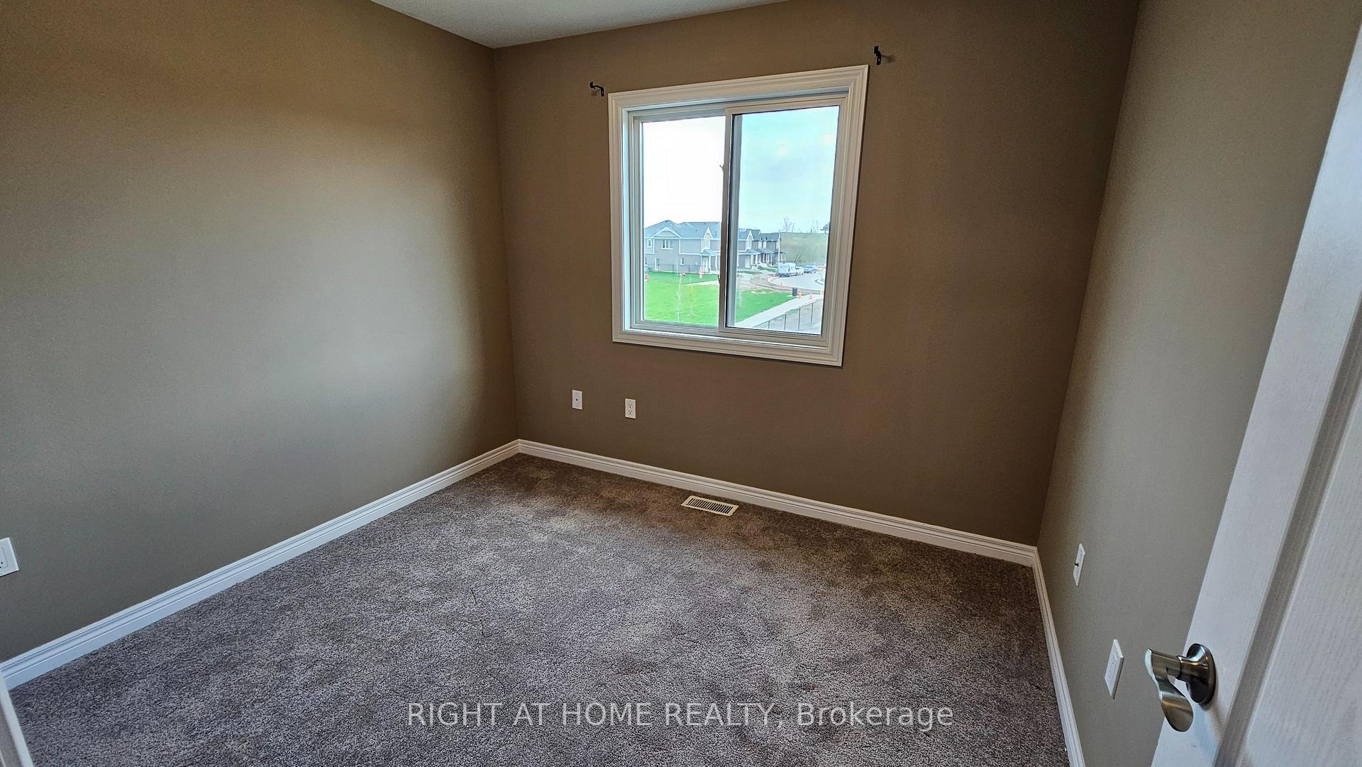 Photo 17 of 35 Bowman Crescent, Thorold, Hurricane/Merrittville — HOMEH