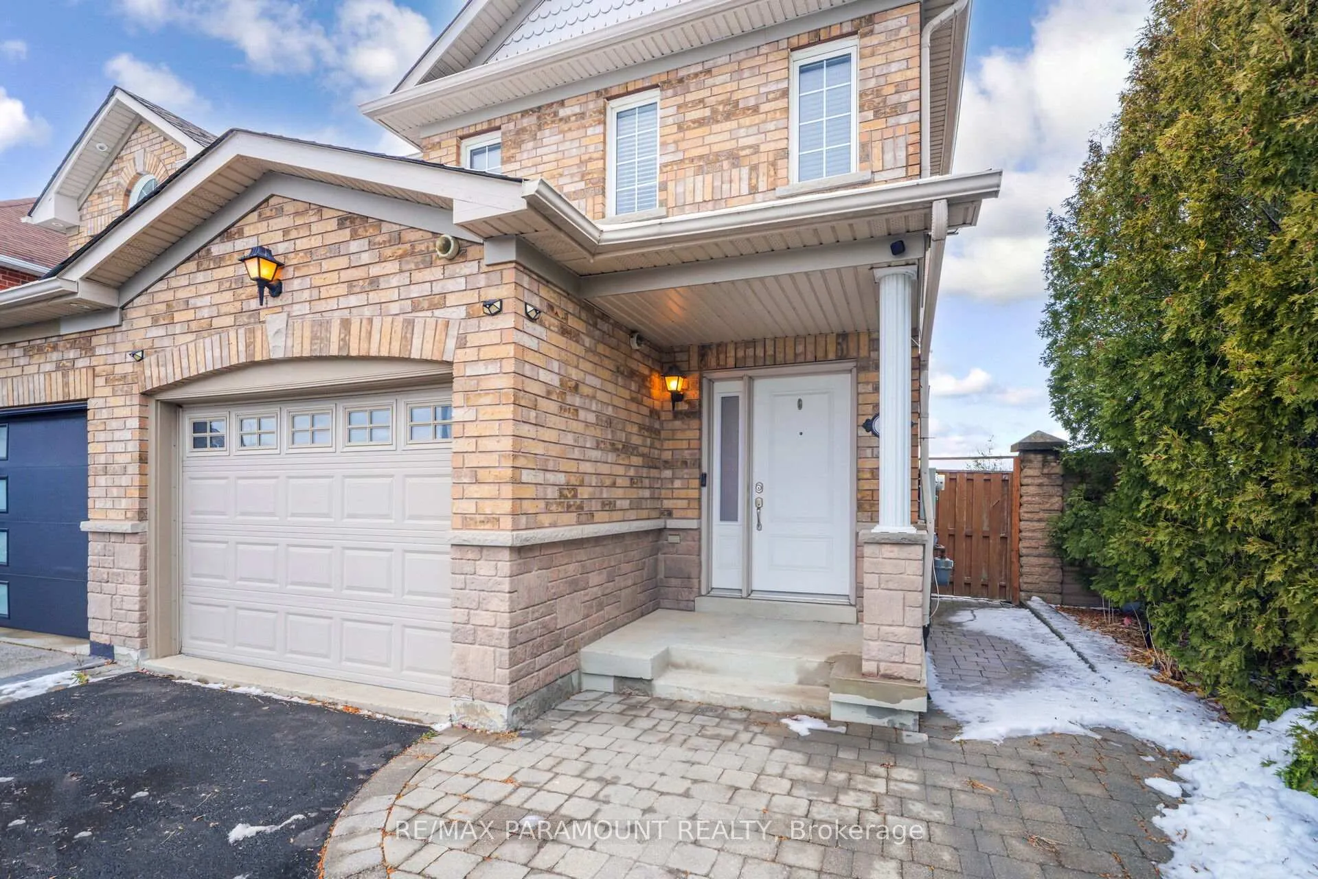 Photo 4 of 35 Flower Trail, Brampton, Bram East — HOMEH