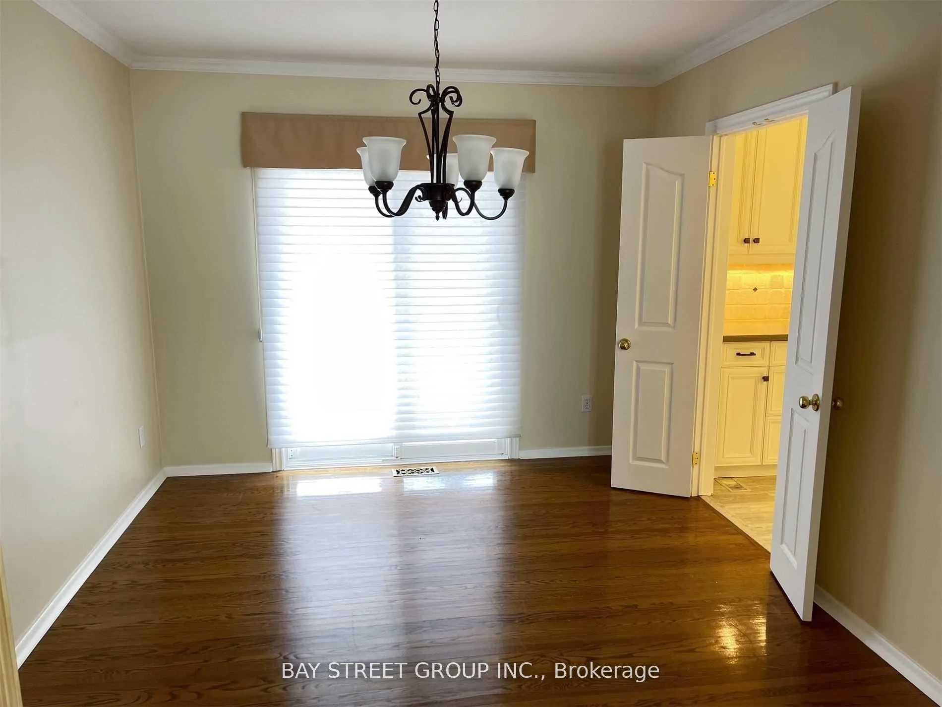 Photo 4 of 41 Walkerton Drive, Markham, Bullock — HOMEH