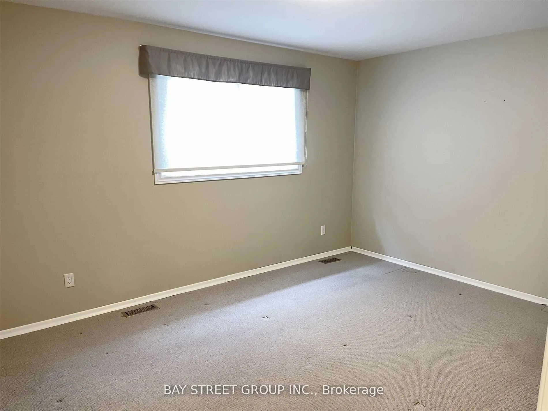 Photo 8 of 41 Walkerton Drive, Markham, Bullock — HOMEH
