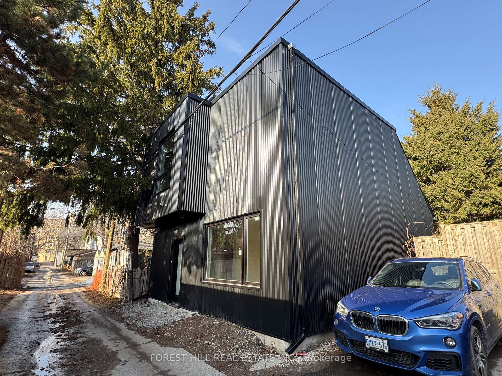 Front of Unit Laneway, 124 Kenwood Avenue
