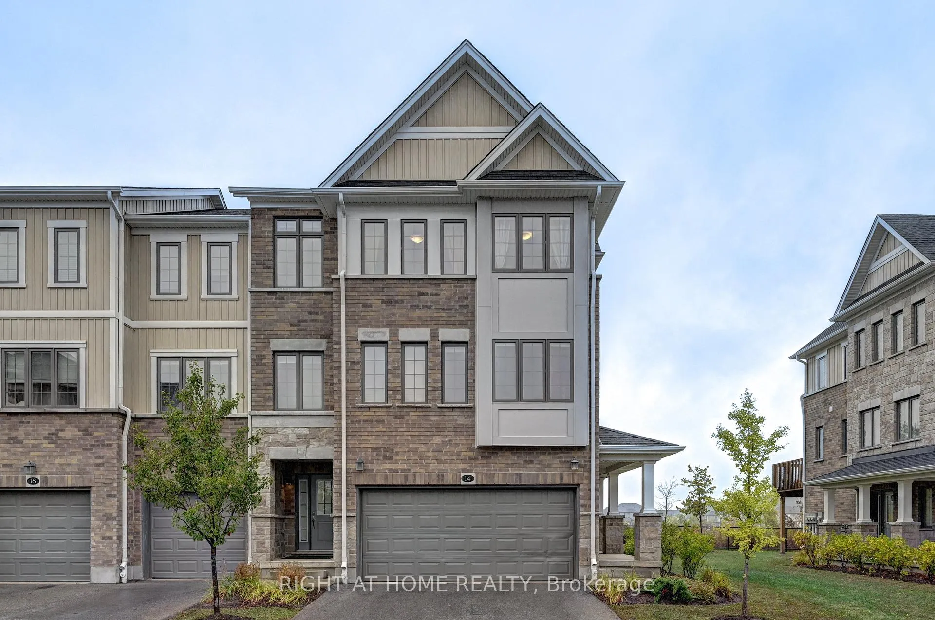 Photo 2 of 14 Bank Swallow Crescent, Kitchener — HOMEH