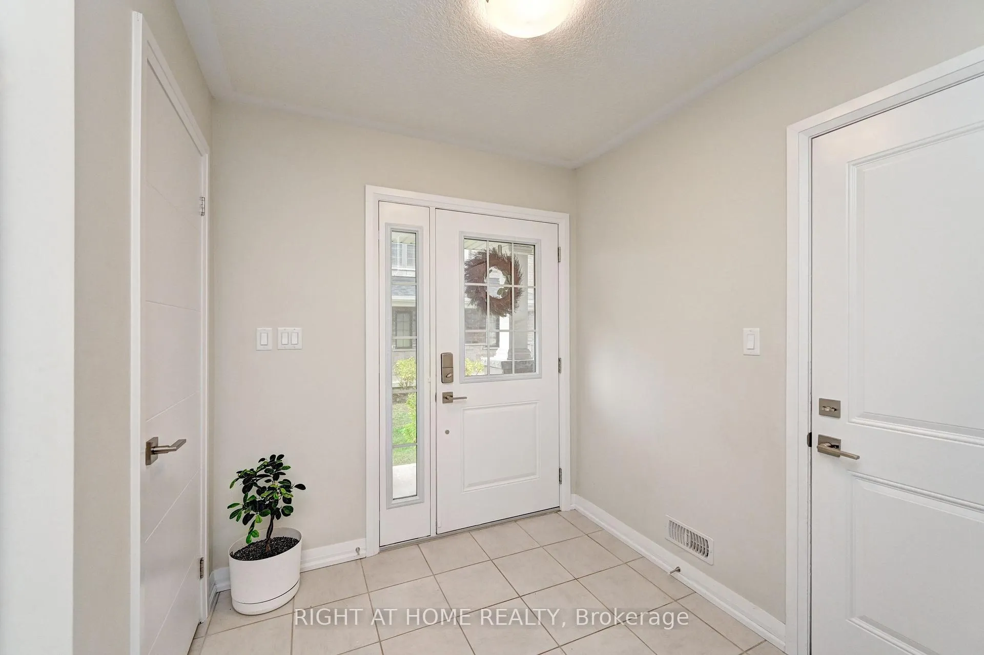 Photo 6 of 14 Bank Swallow Crescent, Kitchener — HOMEH