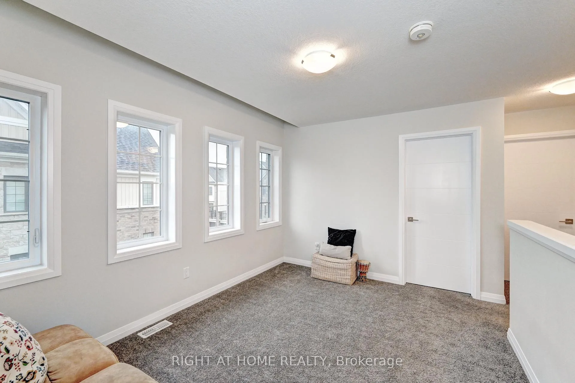 Photo 8 of 14 Bank Swallow Crescent, Kitchener — HOMEH