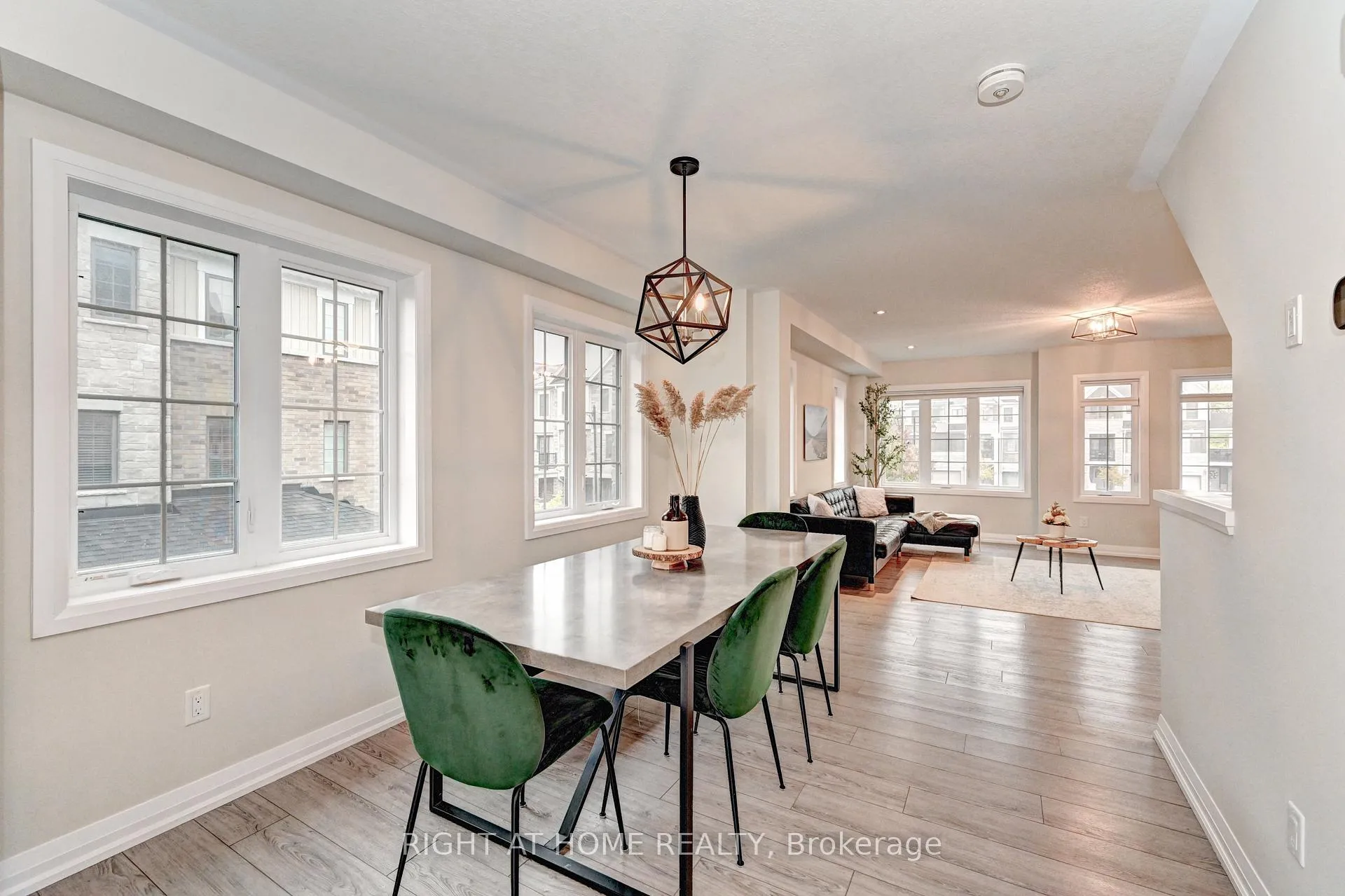 Photo 10 of 14 Bank Swallow Crescent, Kitchener — HOMEH