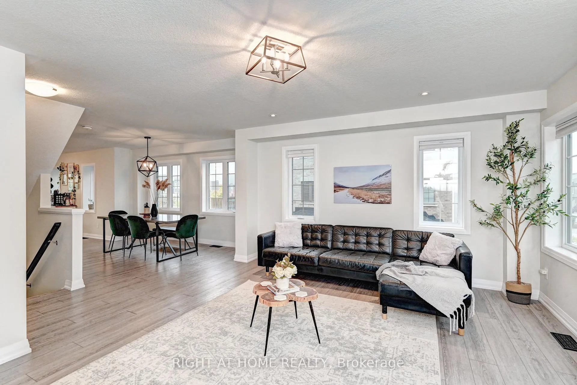 Photo 11 of 14 Bank Swallow Crescent, Kitchener — HOMEH