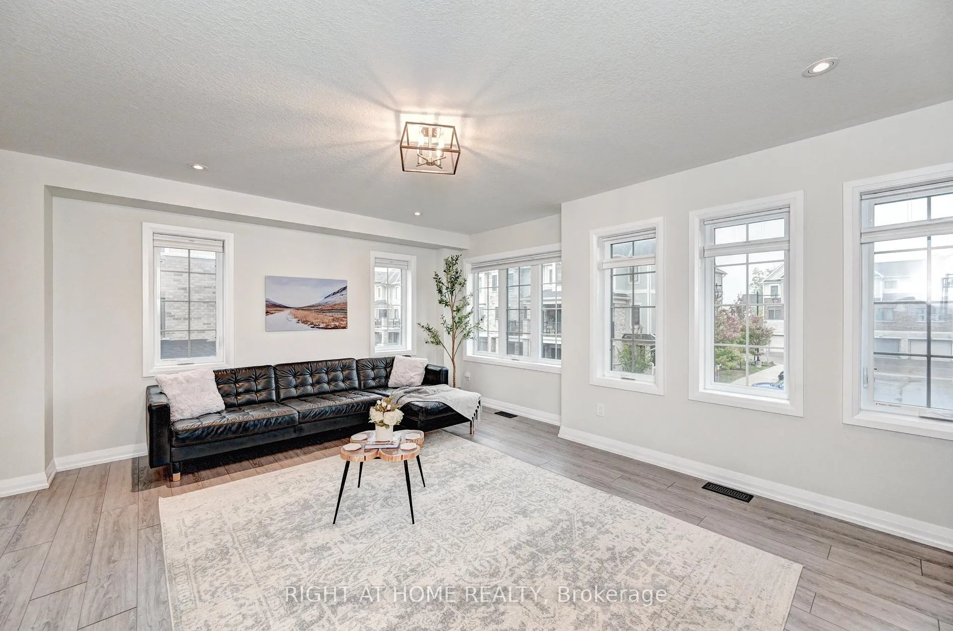 Photo 13 of 14 Bank Swallow Crescent, Kitchener — HOMEH