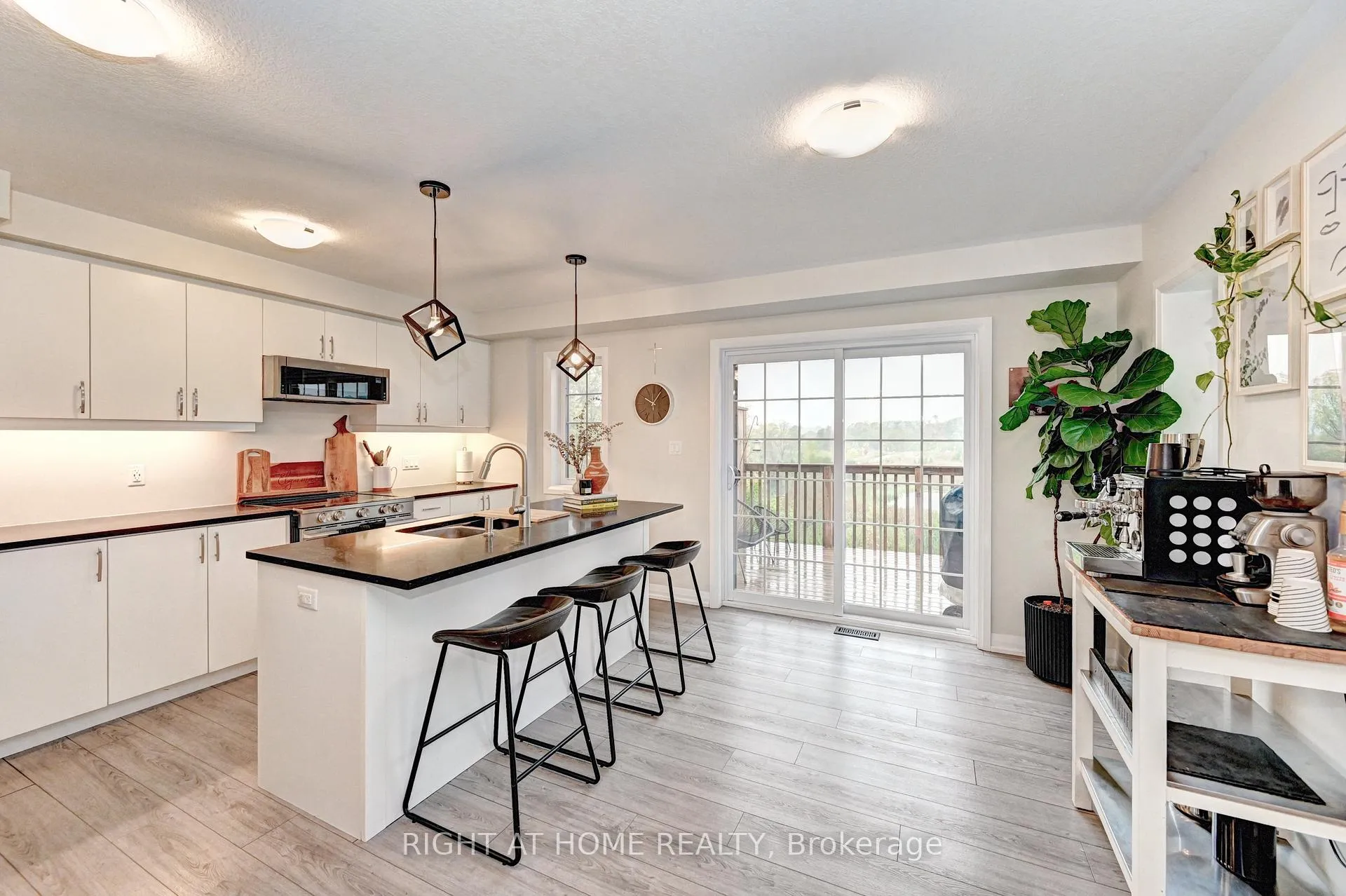 Photo 15 of 14 Bank Swallow Crescent, Kitchener — HOMEH