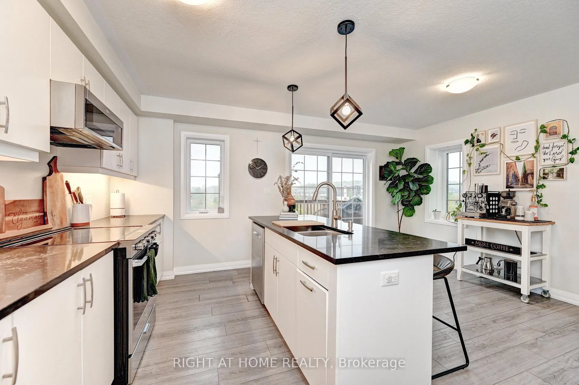 Photo 23 of 14 Bank Swallow Crescent, Kitchener — HOMEH