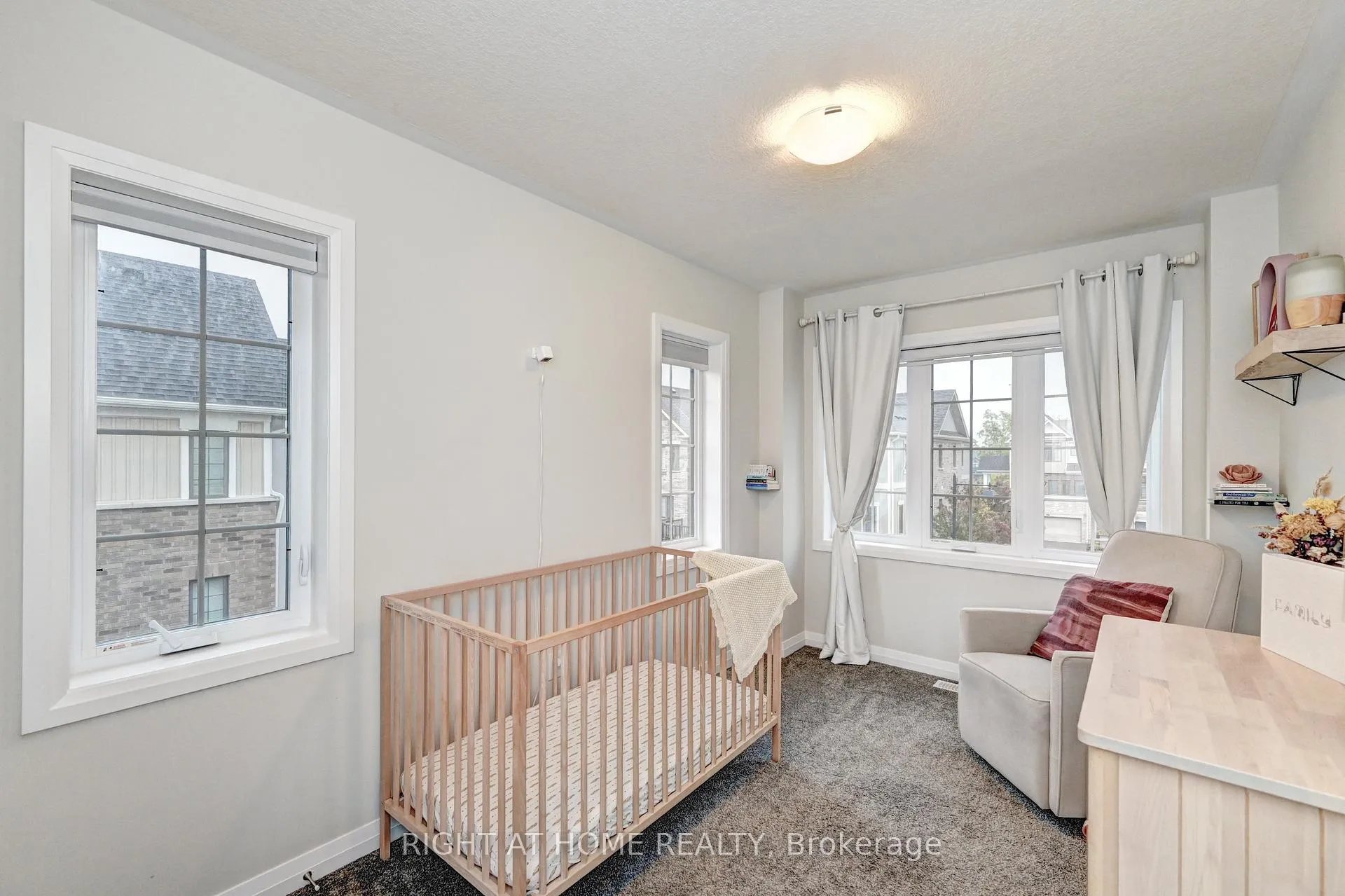 Photo 33 of 14 Bank Swallow Crescent, Kitchener — HOMEH