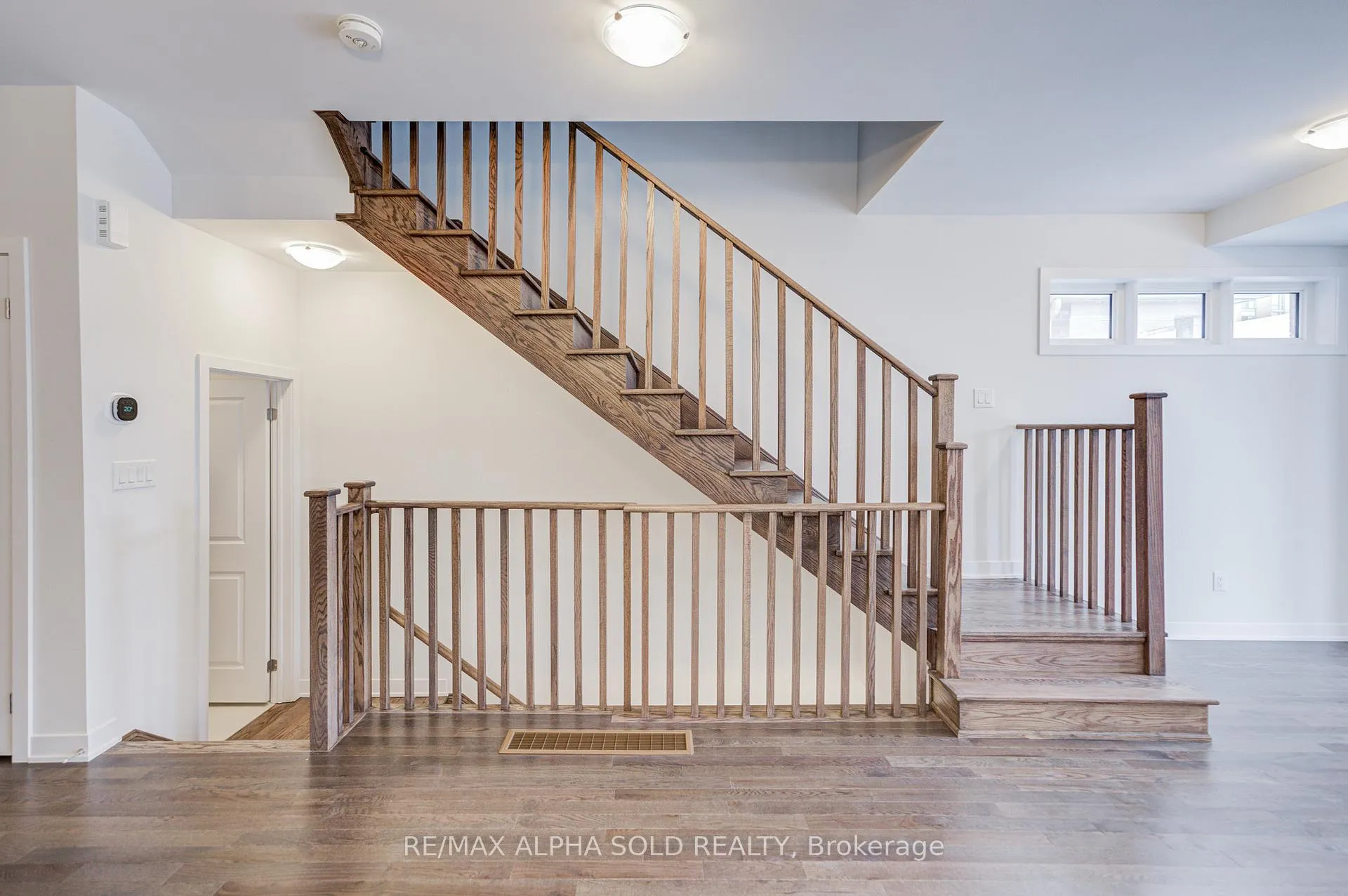 Photo 7 of 11 John Canning Way, Markham, Unionville — HOMEH