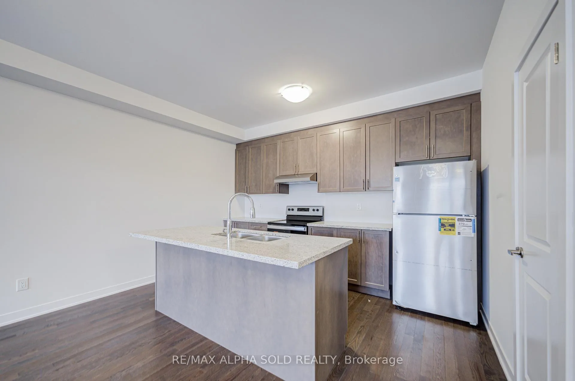 Photo 13 of 11 John Canning Way, Markham, Unionville — HOMEH