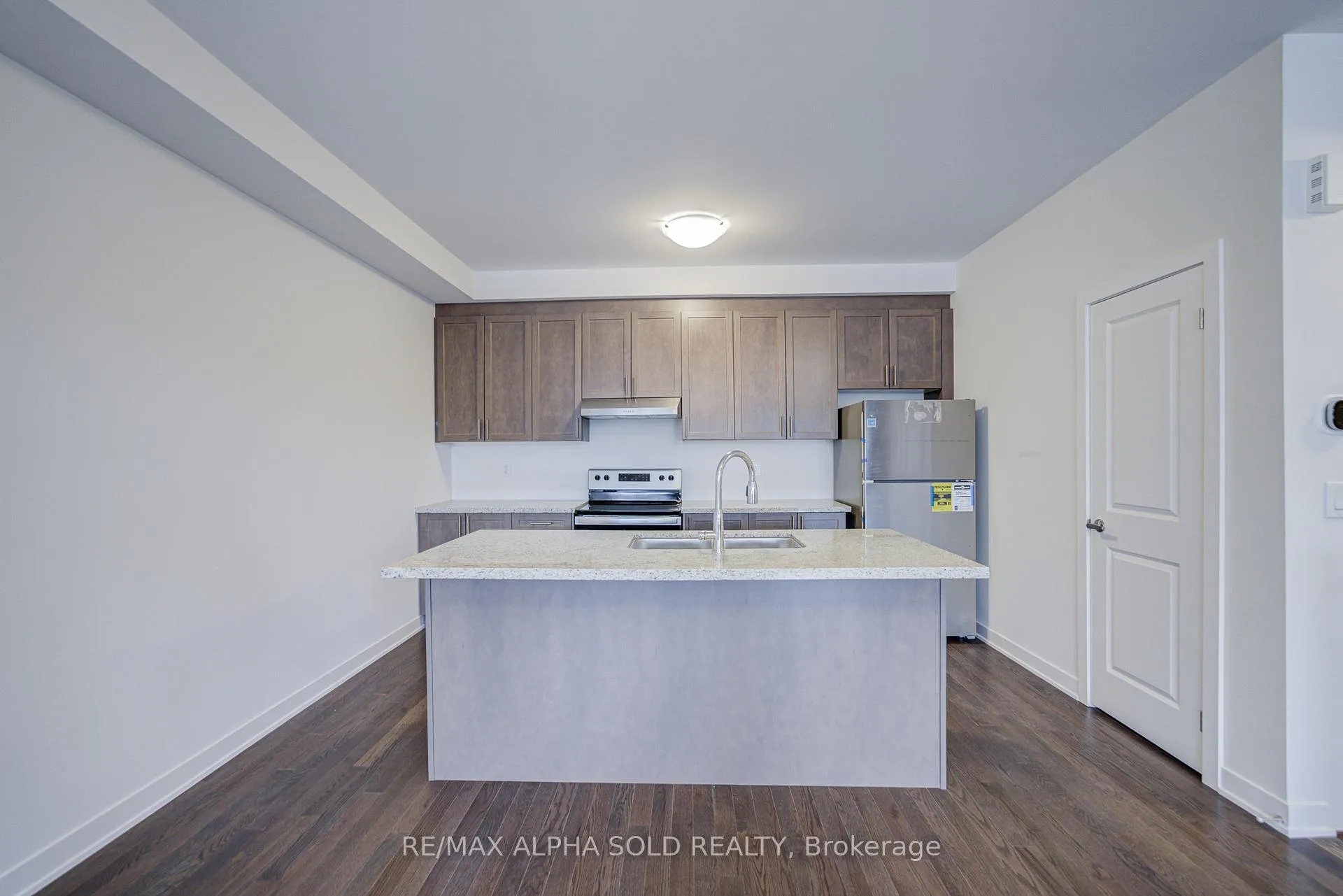 Photo 14 of 11 John Canning Way, Markham, Unionville — HOMEH