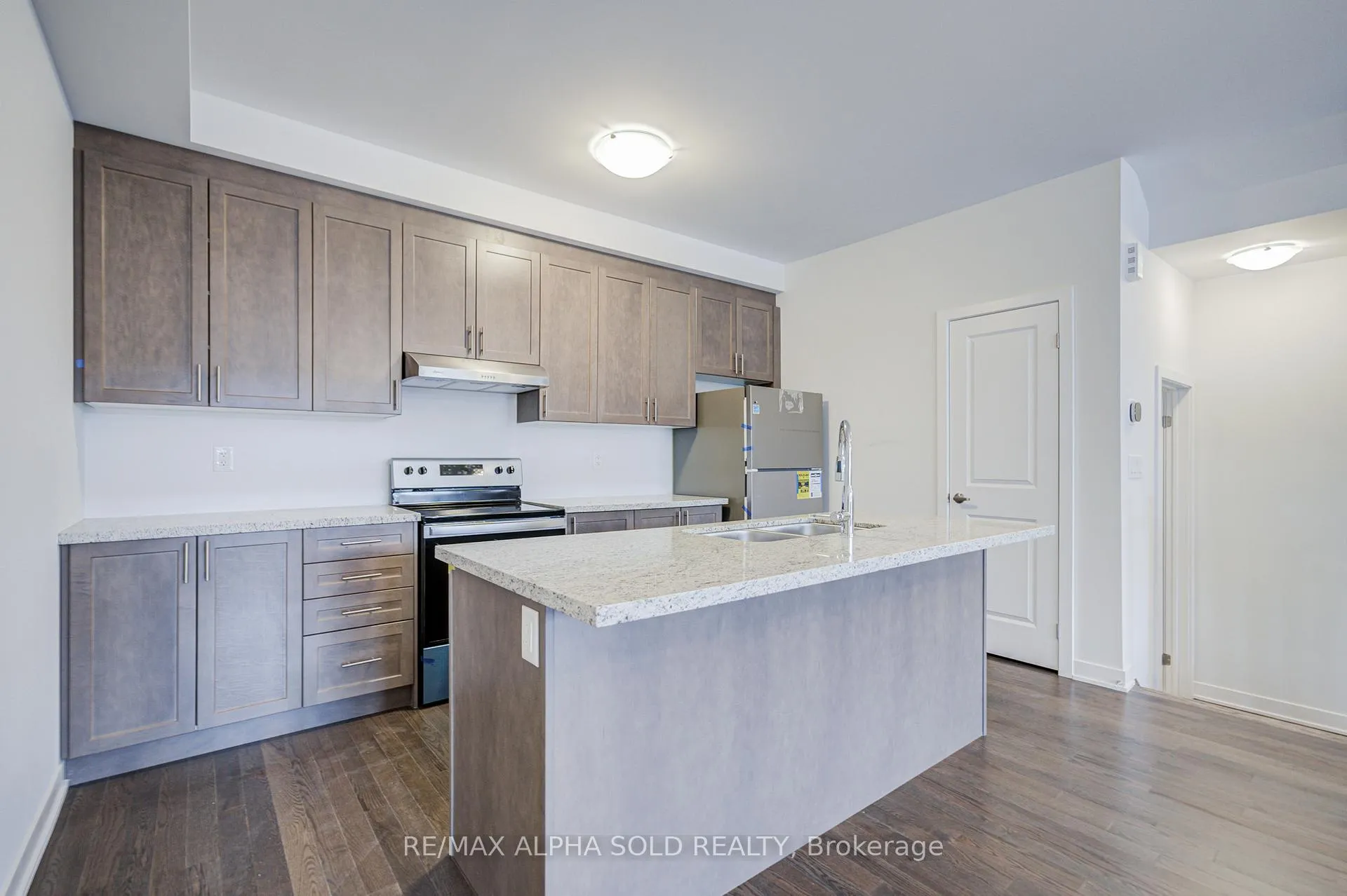 Photo 15 of 11 John Canning Way, Markham, Unionville — HOMEH