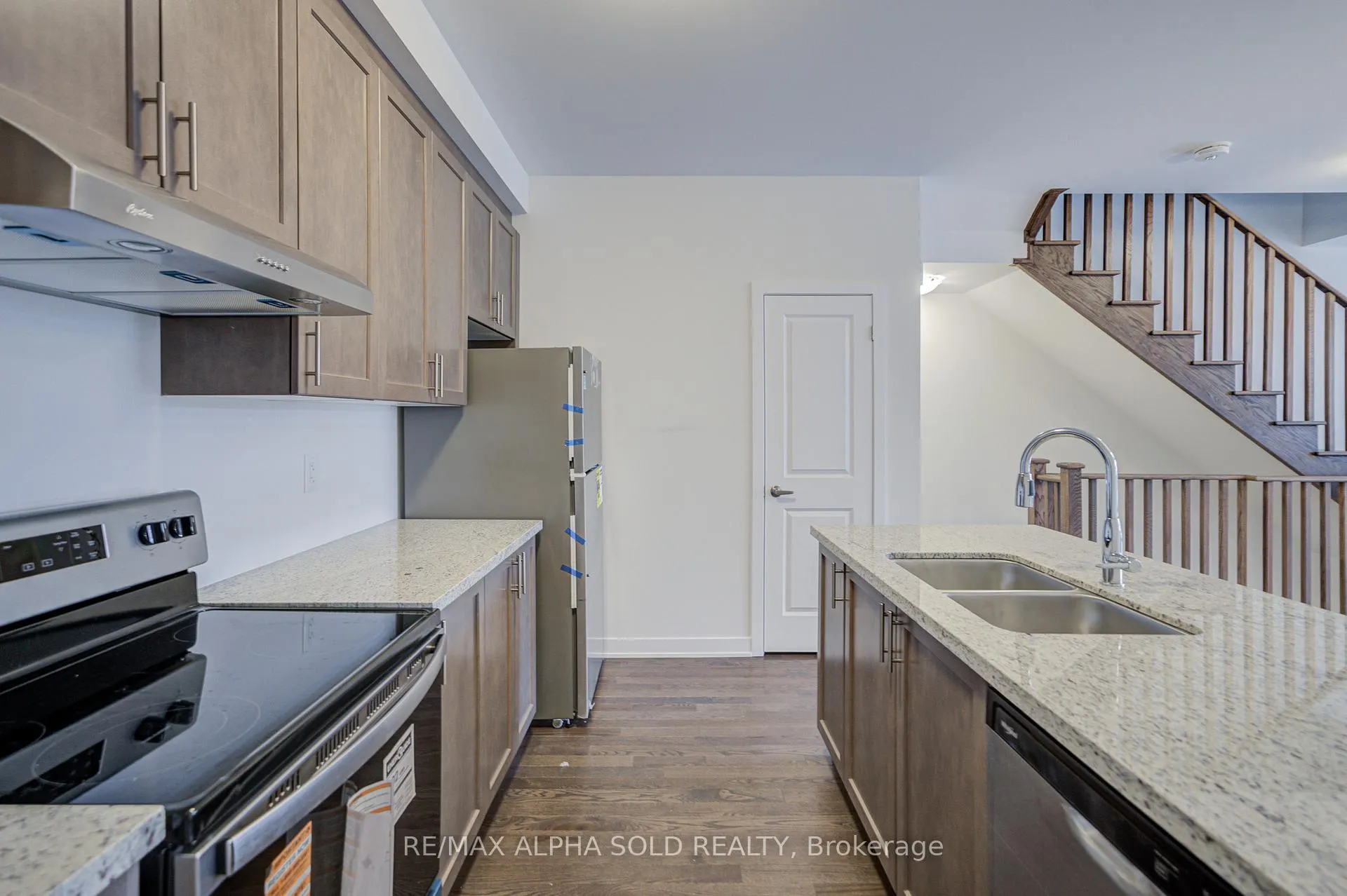 Photo 16 of 11 John Canning Way, Markham, Unionville — HOMEH