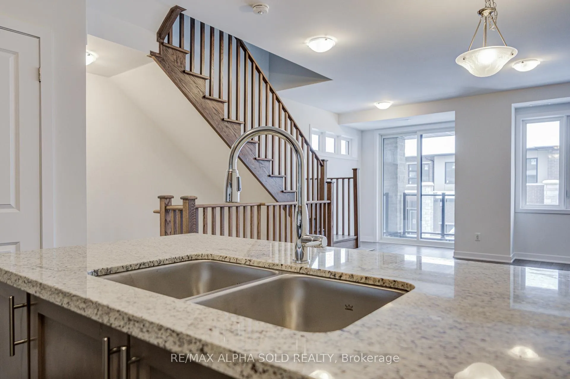 Photo 17 of 11 John Canning Way, Markham, Unionville — HOMEH