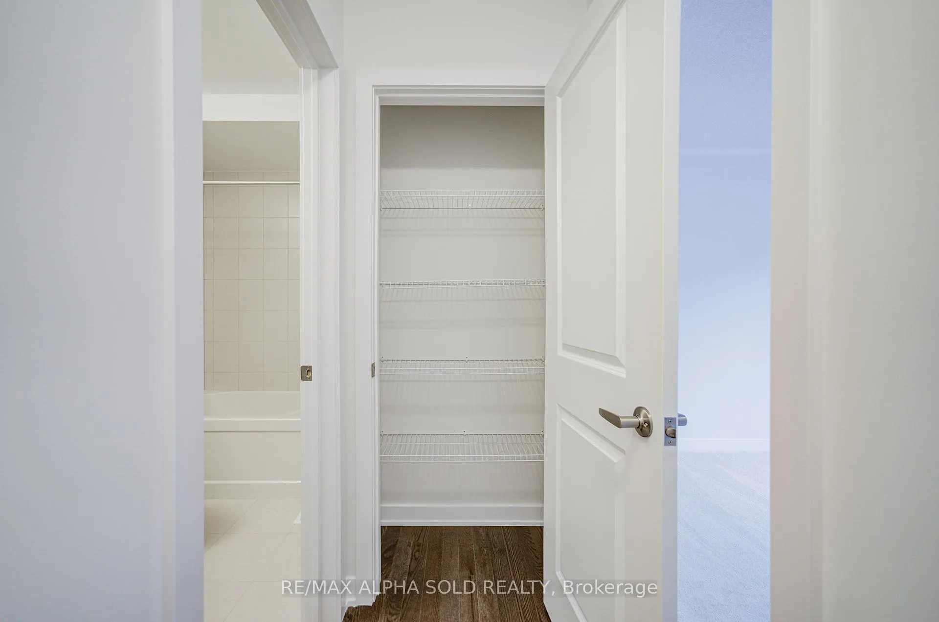 Photo 39 of 11 John Canning Way, Markham, Unionville — HOMEH