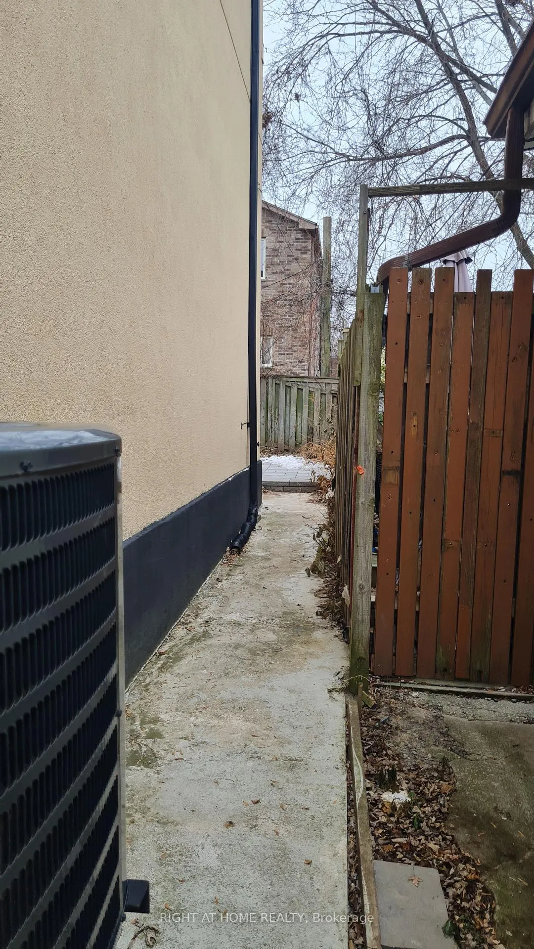 Photo 2 of Unit Room A, 10 Emmott Avenue, Scarborough, Oakridge — HOMEH